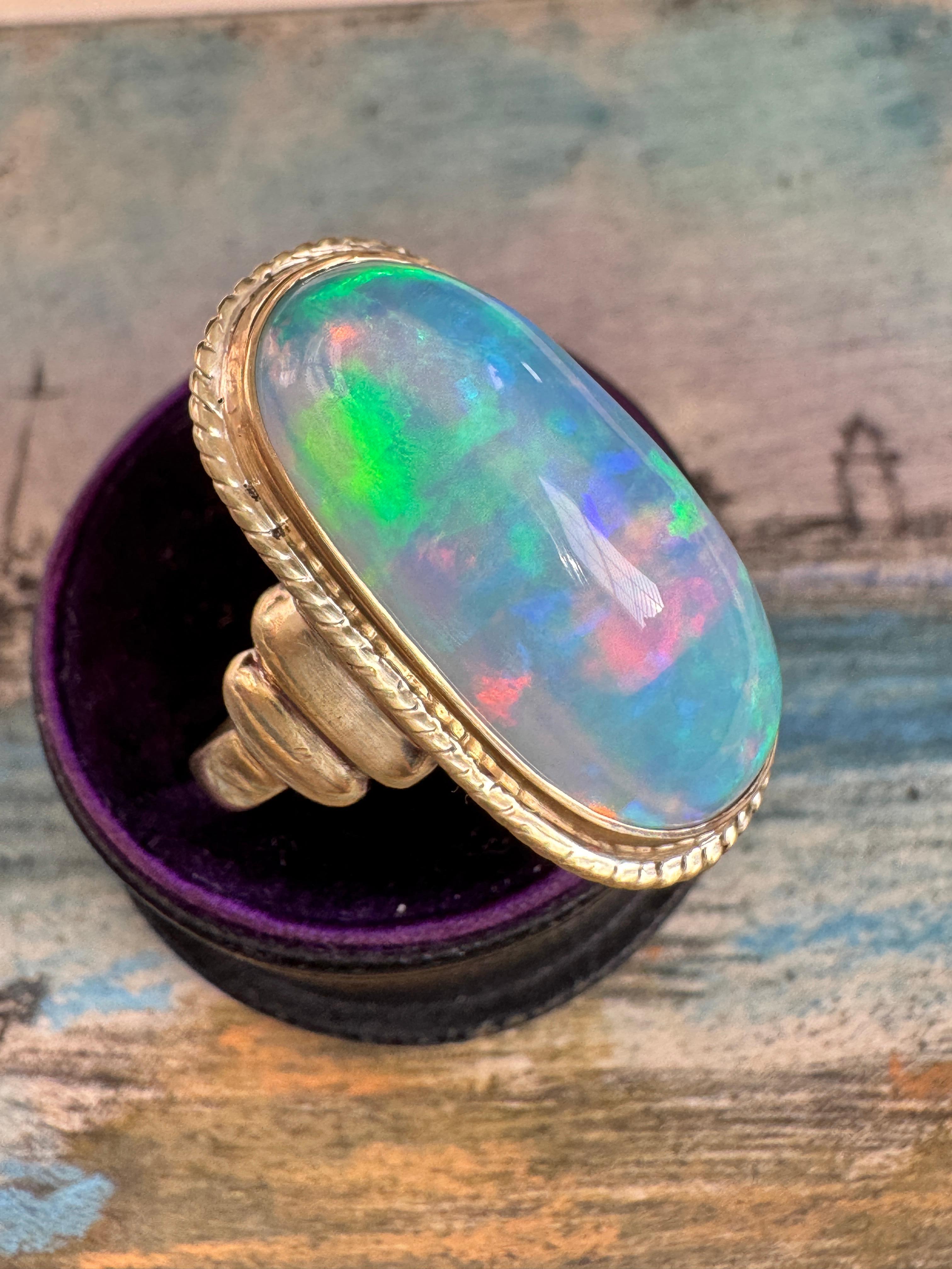 Arts and Crafts Anello Opale 14k Arte Antiques - 9,6 carati in vendita