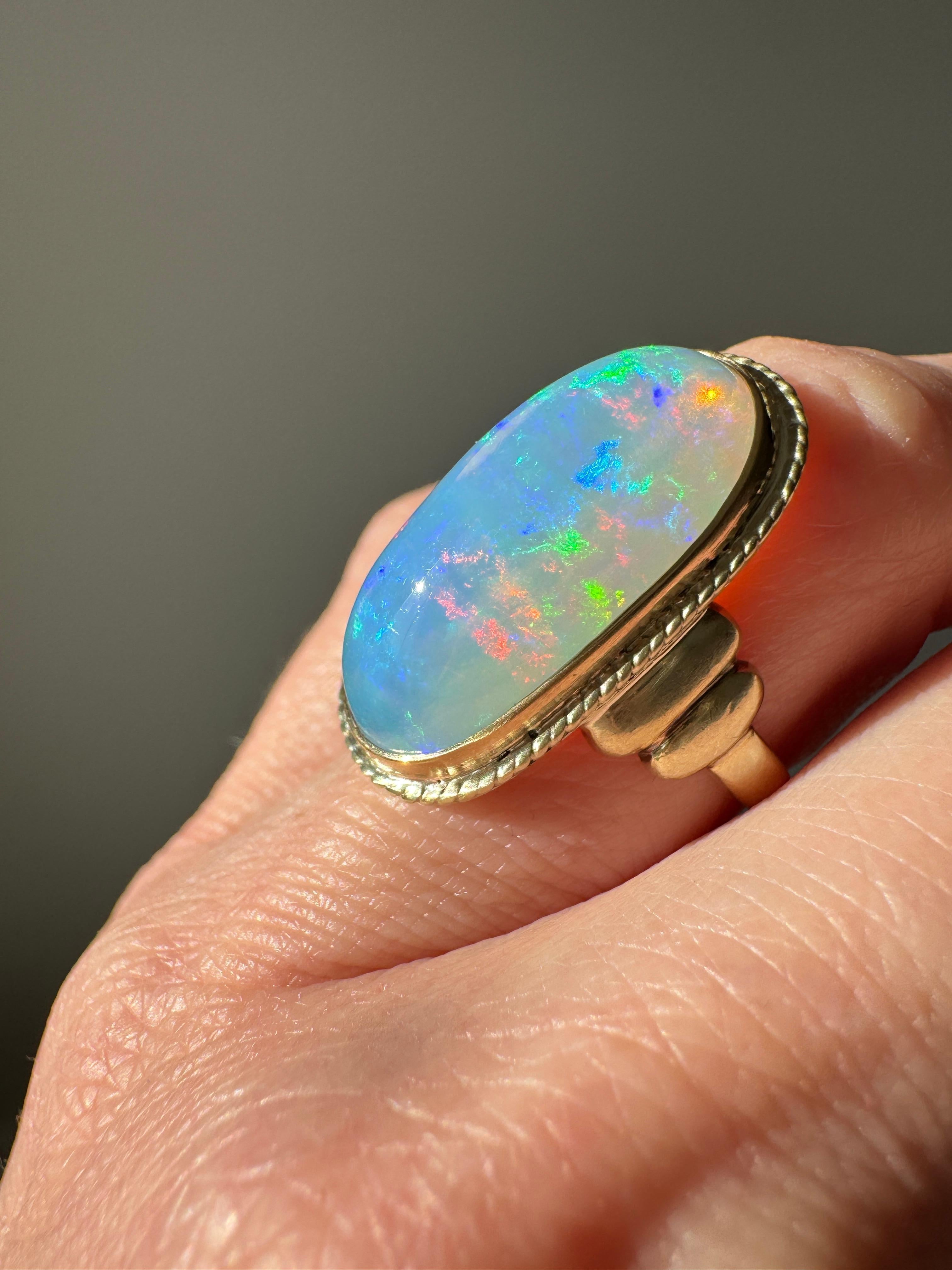 Cabochon Anello Opale 14k Arte Antiques - 9,6 carati in vendita