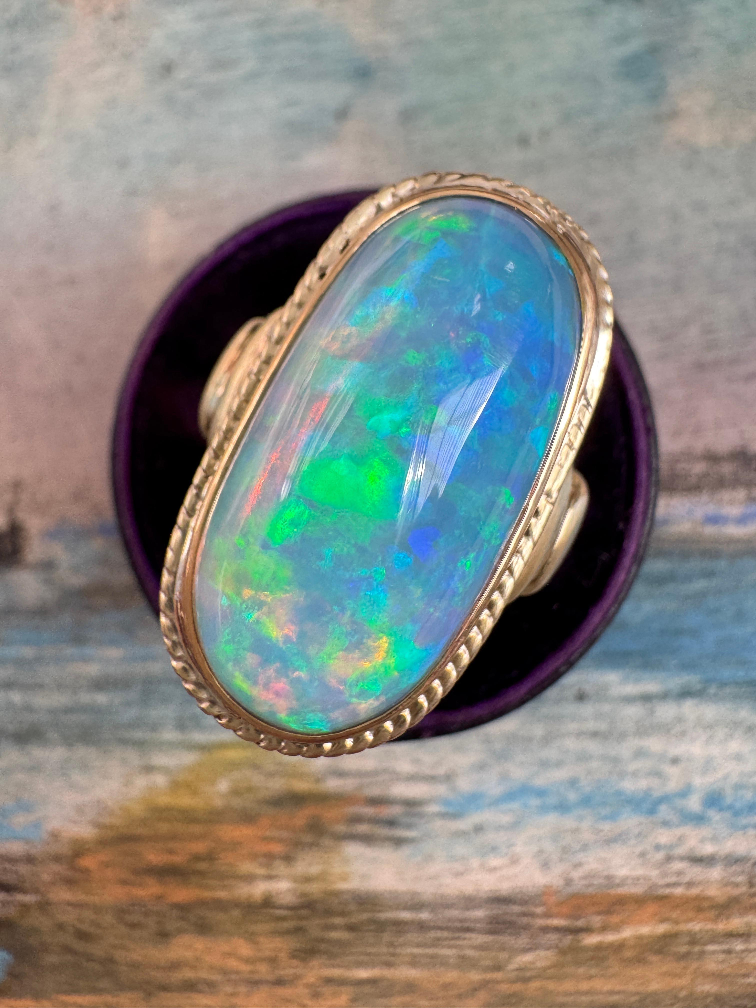 Donna Anello Opale 14k Arte Antiques - 9,6 carati in vendita