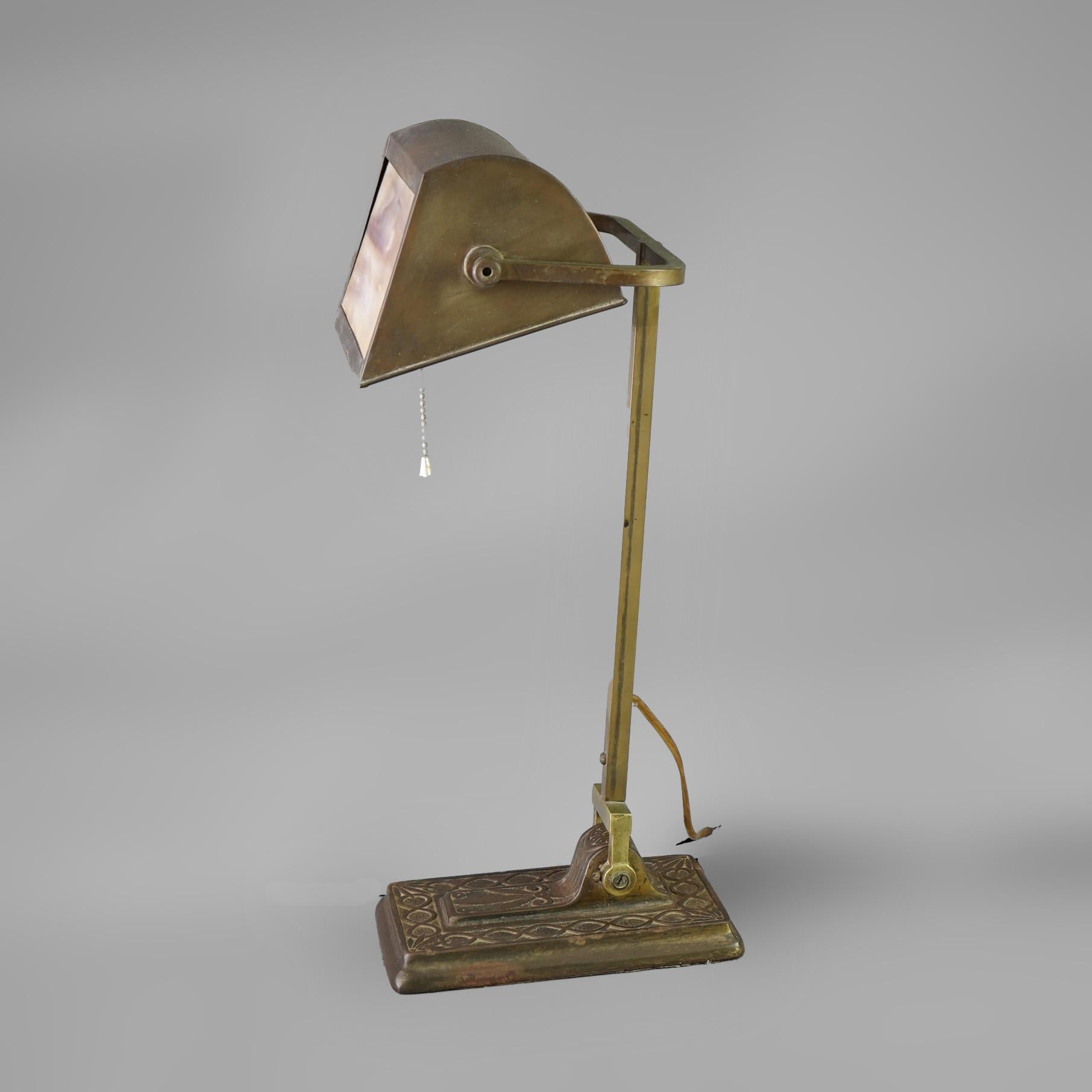 20ième siècle Lampe de bureau ancienne en laiton et verre de l'école Bradley & Hubbard Arts & Crafts