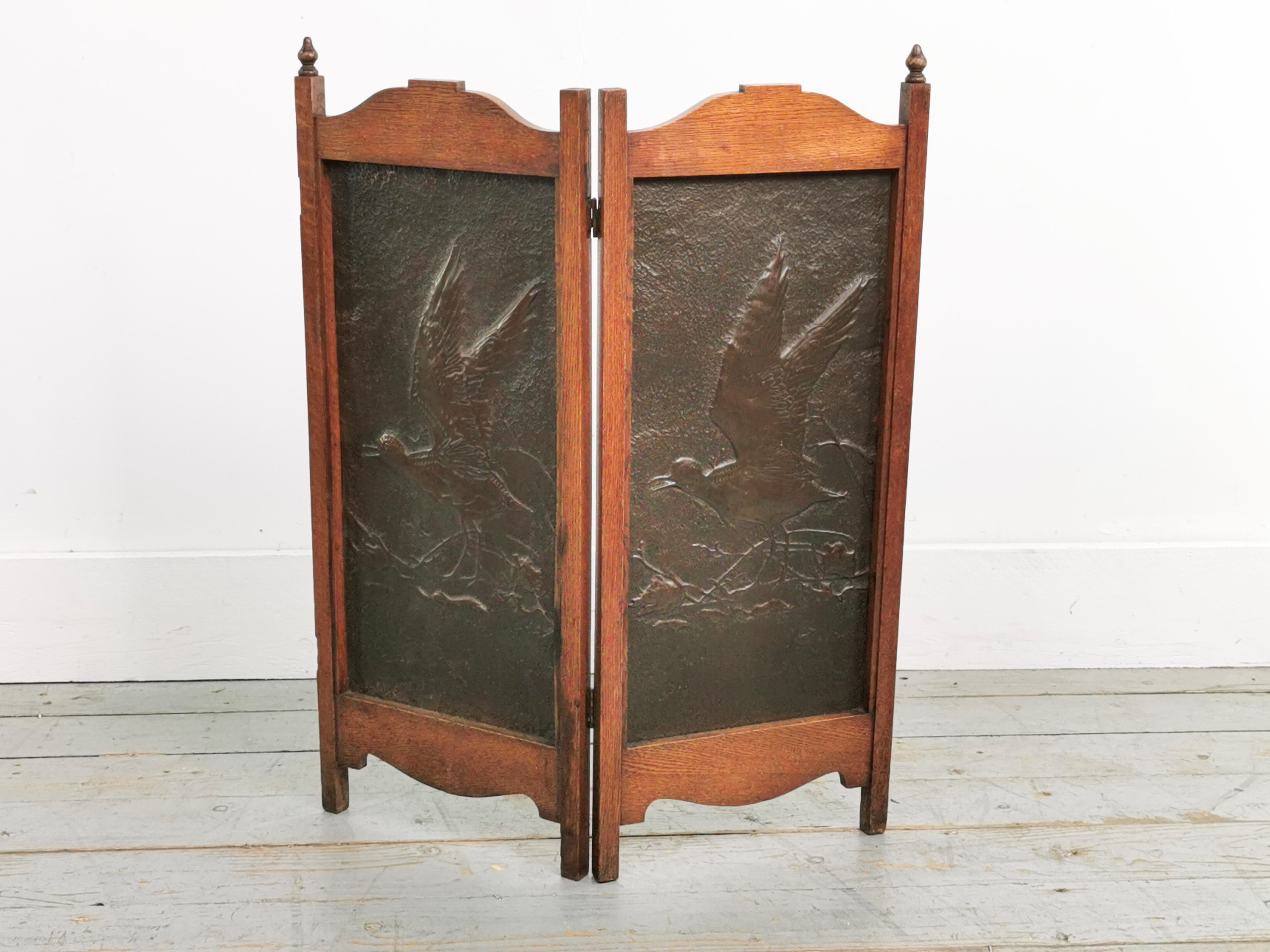 Antique Arts & Crafts Brass and Oak Fire Screen For Sale 5