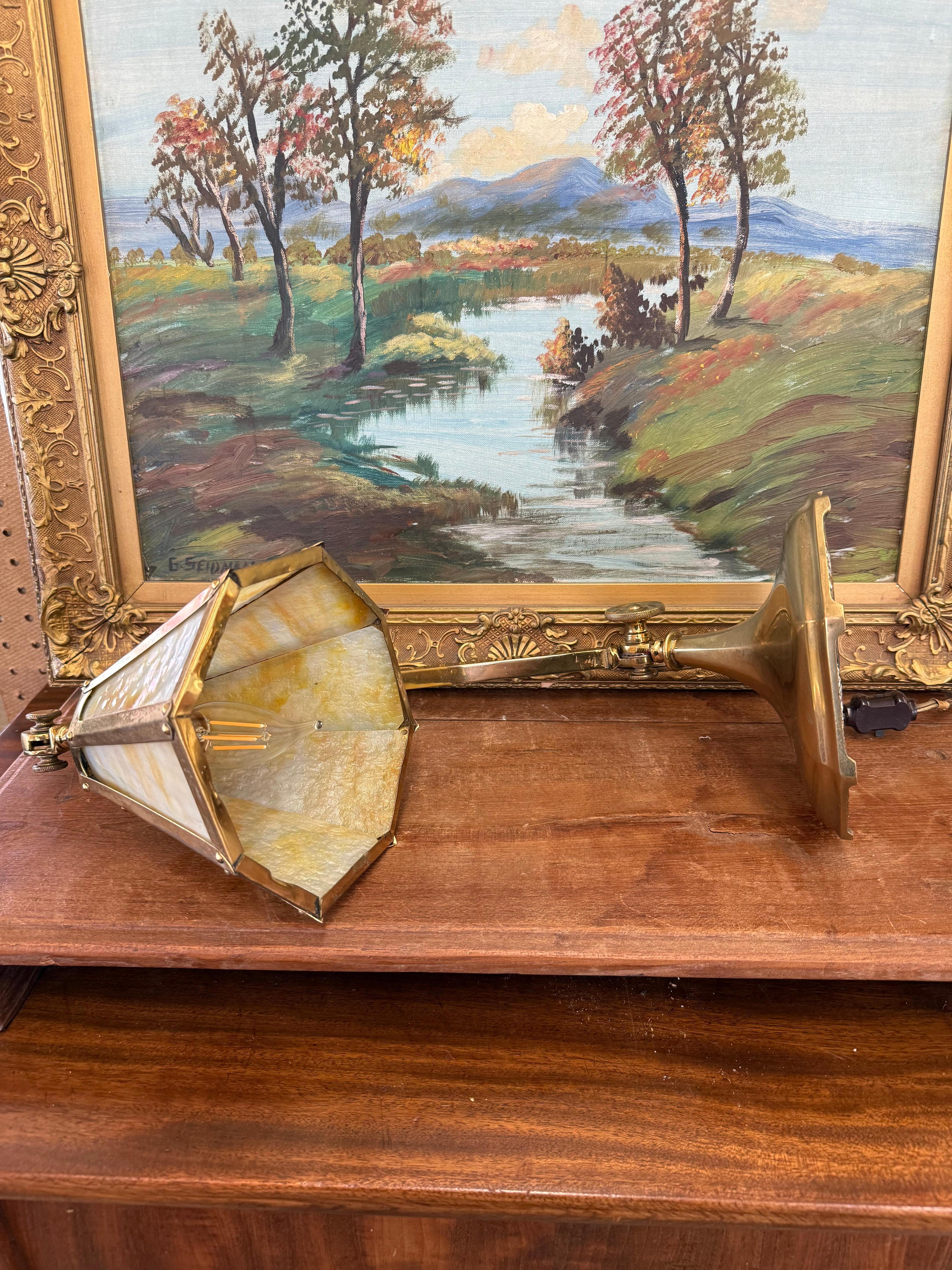 Lampe Arts and Crafts ancienne en laiton et verre teinté delag, vers 1910 par Salo Metal en vente 3