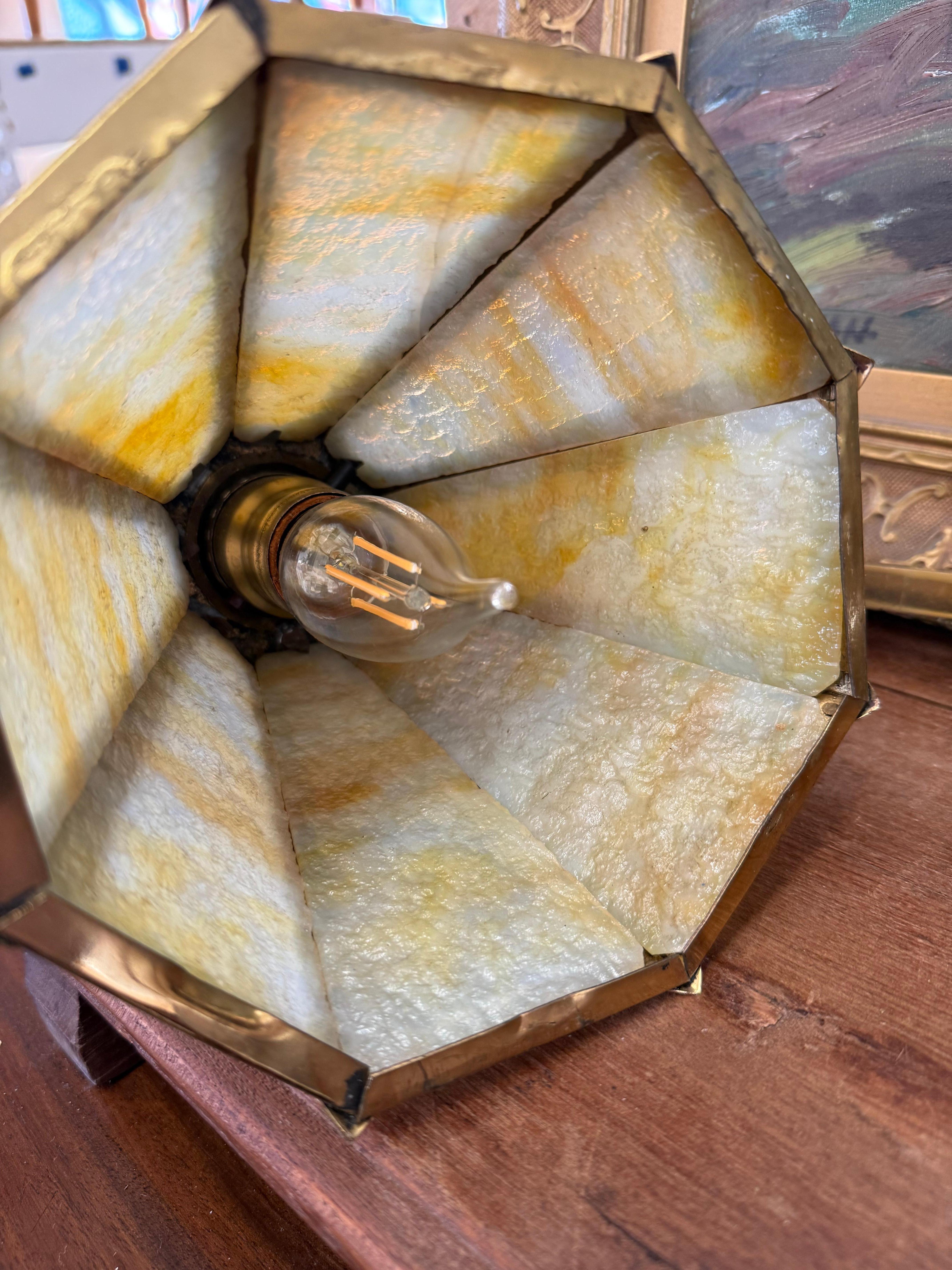 Lampe Arts and Crafts ancienne en laiton et verre teinté delag, vers 1910 par Salo Metal en vente 4