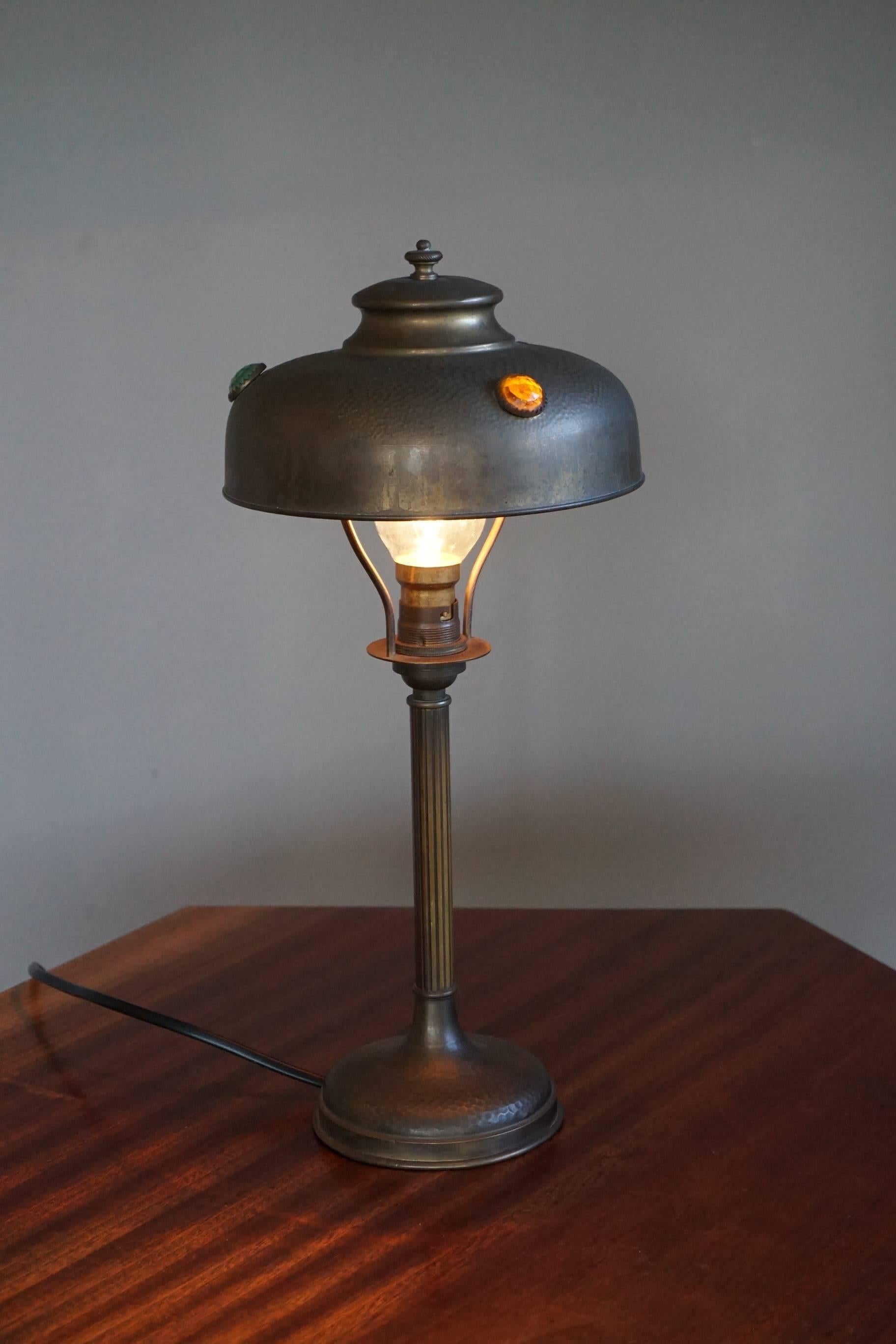Rare and highly stylish Arts & Crafts lamp.

If you are an enthousiast of early 20th century lighting in general and of the Arts & Crafts style in particular then this antique lamp could be perfect for you. Handcrafted from brass and copper and
