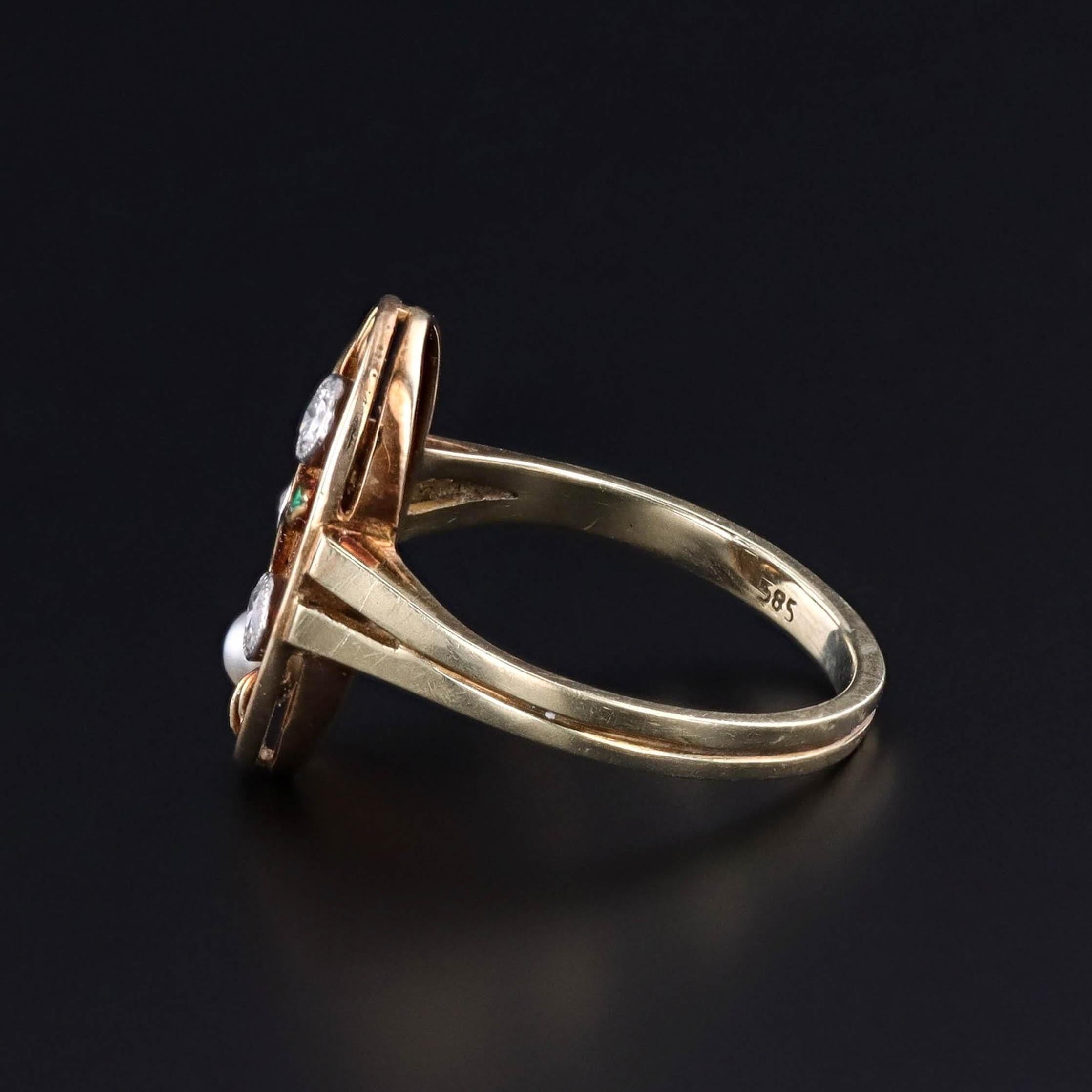 Taille ronde Bague fleur Arts and Crafts ancienne en or 14 carats en vente