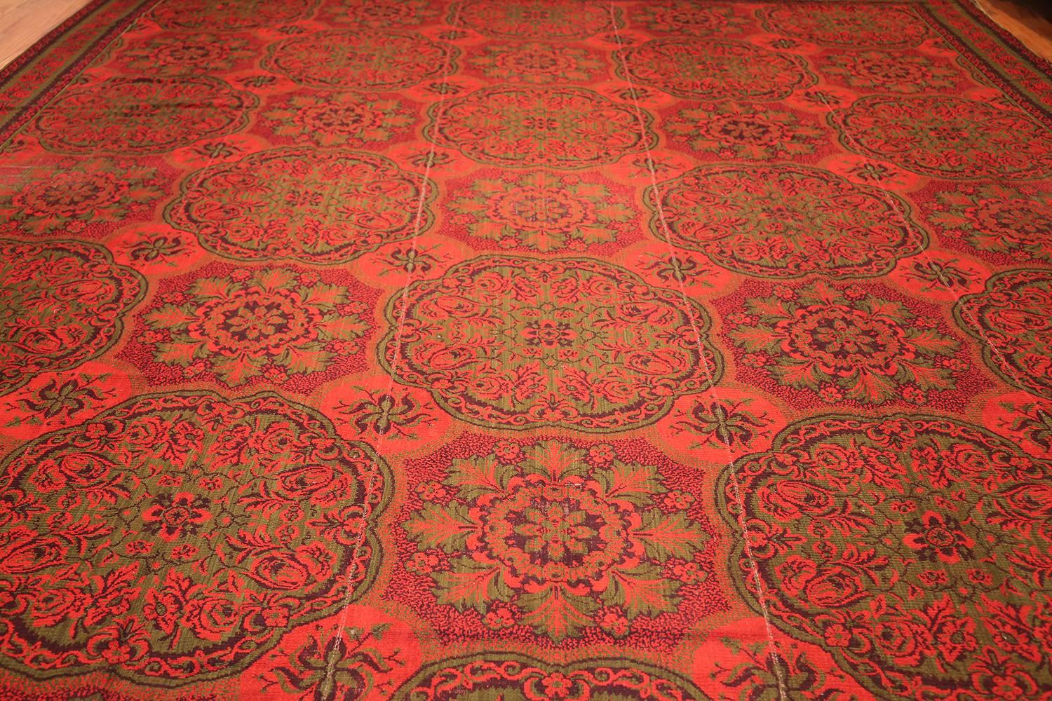 Nazmiyal Antique Arts & Crafts English Wilton Carpet. 12 ft 8 in x 15 ft In Good Condition In New York, NY