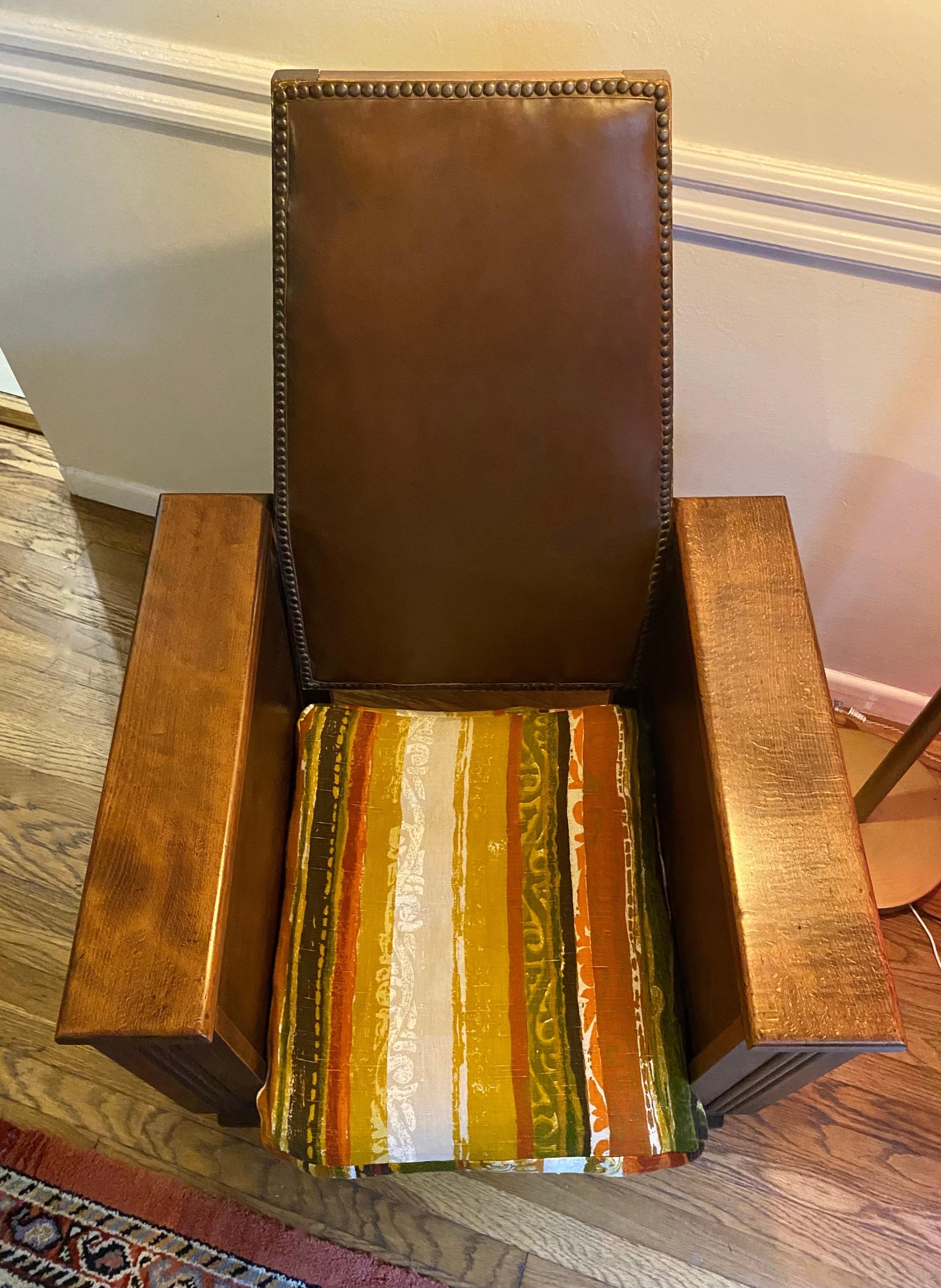 Arts and Crafts Fauteuil ancien de l'époque des Arts et Métiers avec bibliothèque intégrée en vente