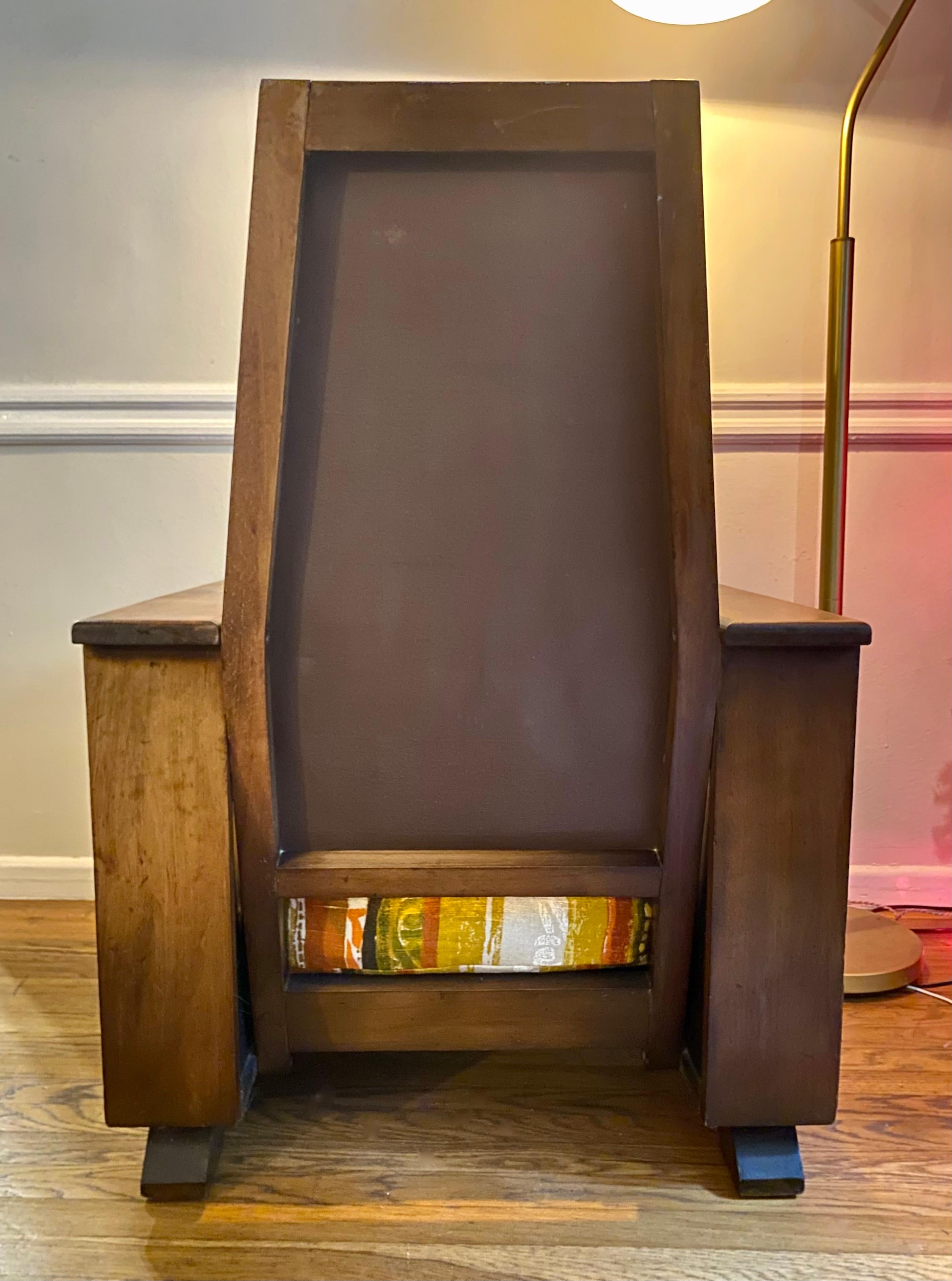 Fauteuil ancien de l'époque des Arts et Métiers avec bibliothèque intégrée en vente 1