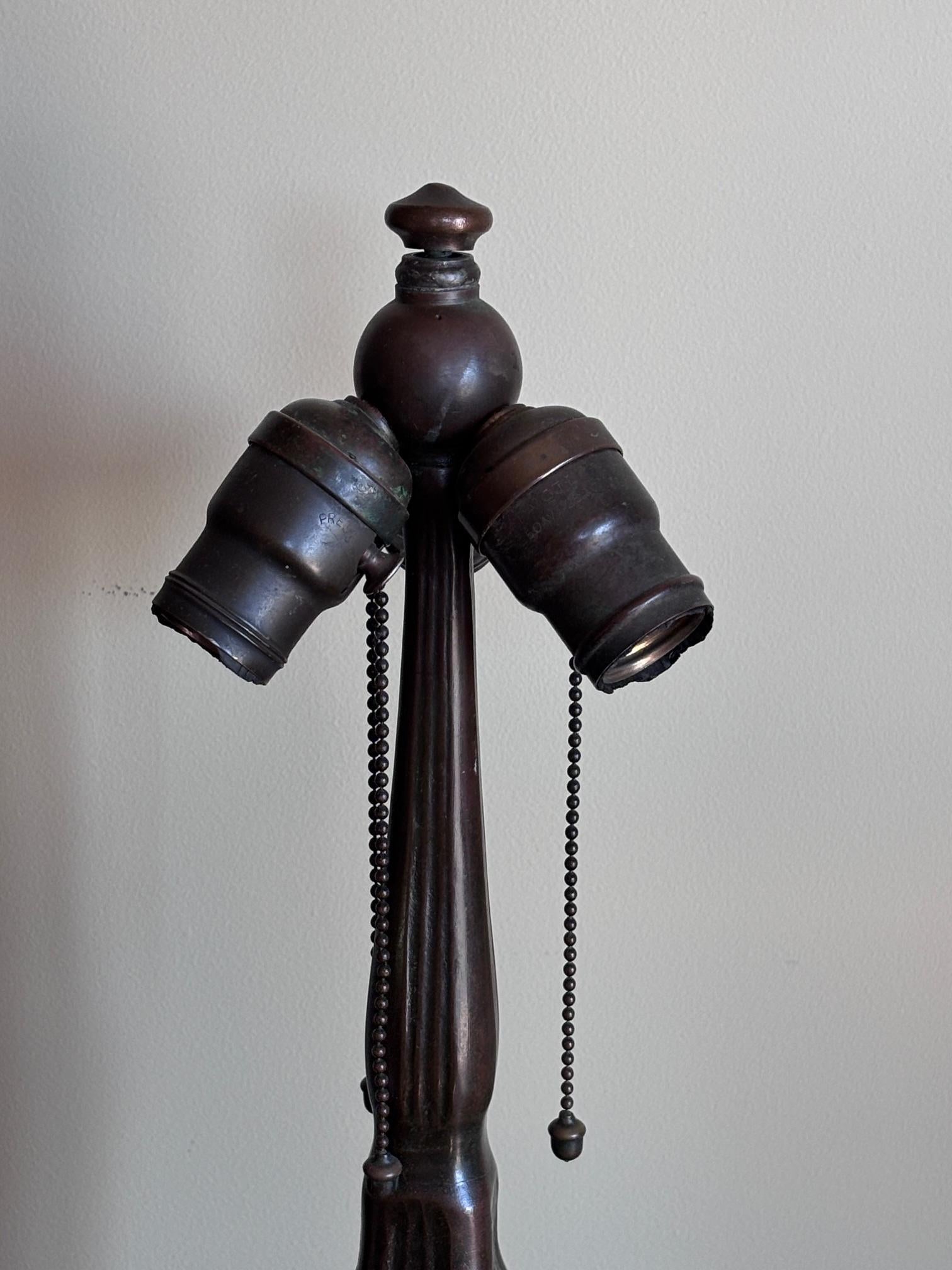Lampe Handel ancienne de l'époque Arts and Crafts avec abat-jour peint à la main vers 1910 en vente 5