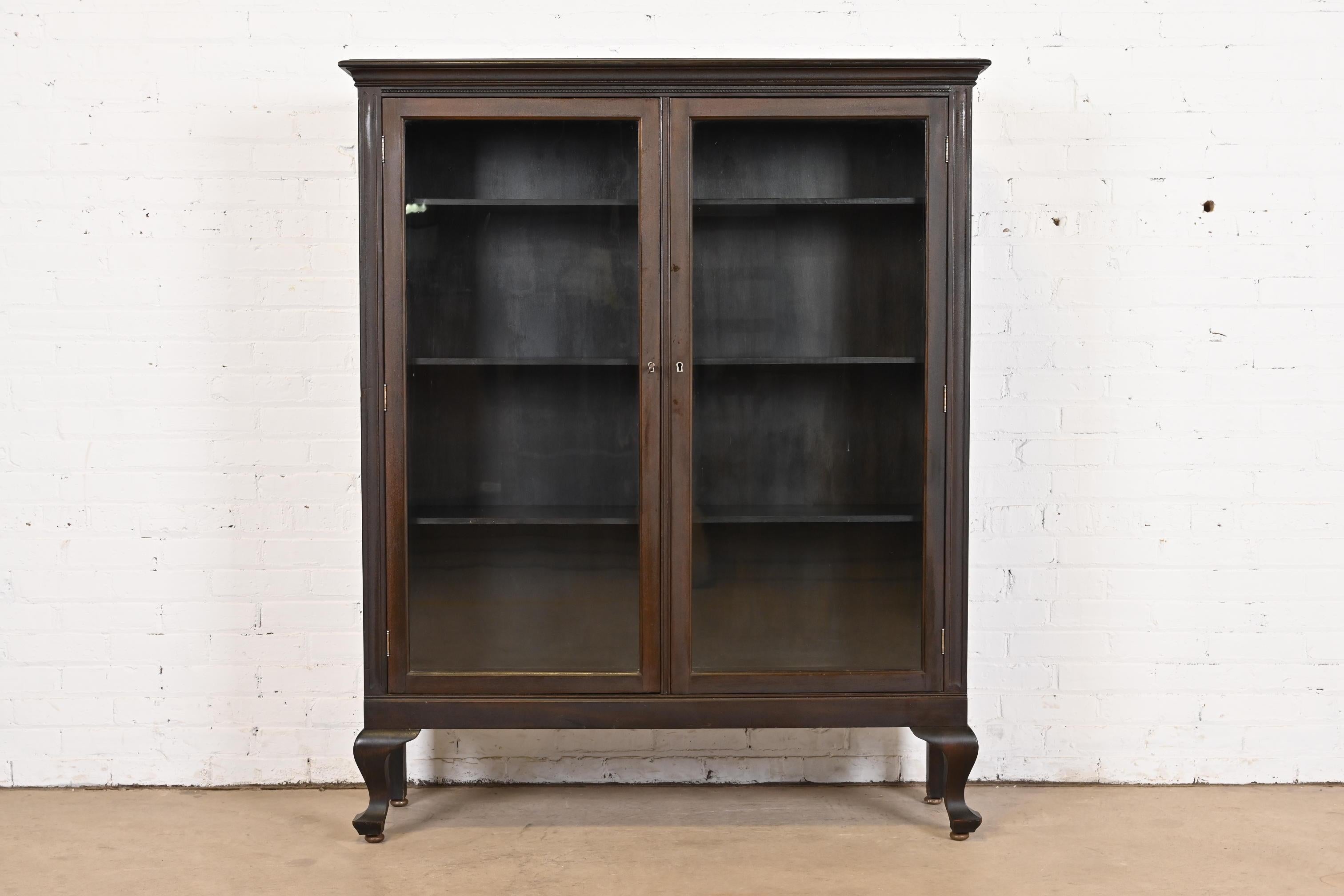 A gorgeous antique Arts & Crafts double bookcase

USA, Circa 1900

Mahogany, with glass front doors.

Measures: 48