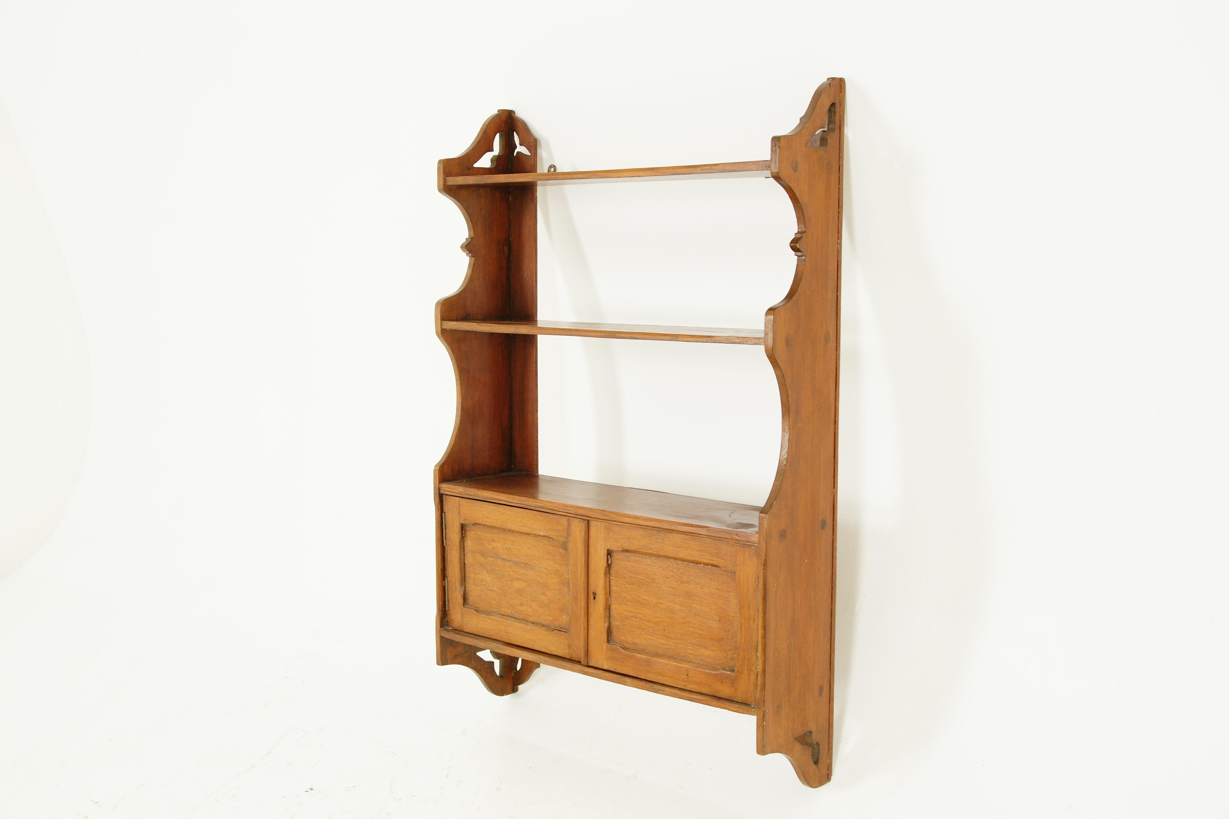 Antique Arts & Crafts Oak 3-Tiered Wall Cabinet, Scotland, 1910 In Good Condition In Vancouver, BC