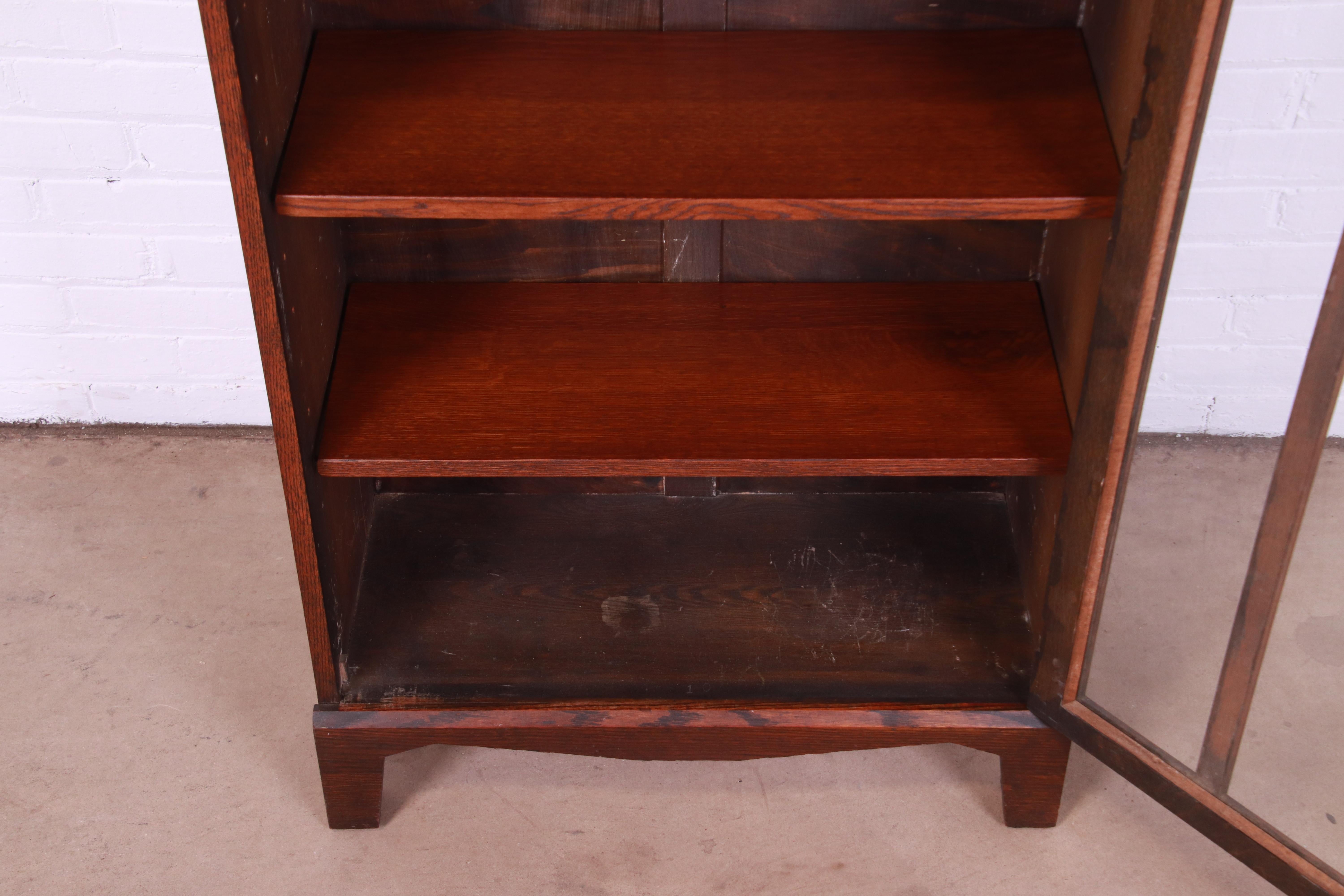 Antique Arts and Crafts Oak Bookcase Cabinet, Circa 1900 4