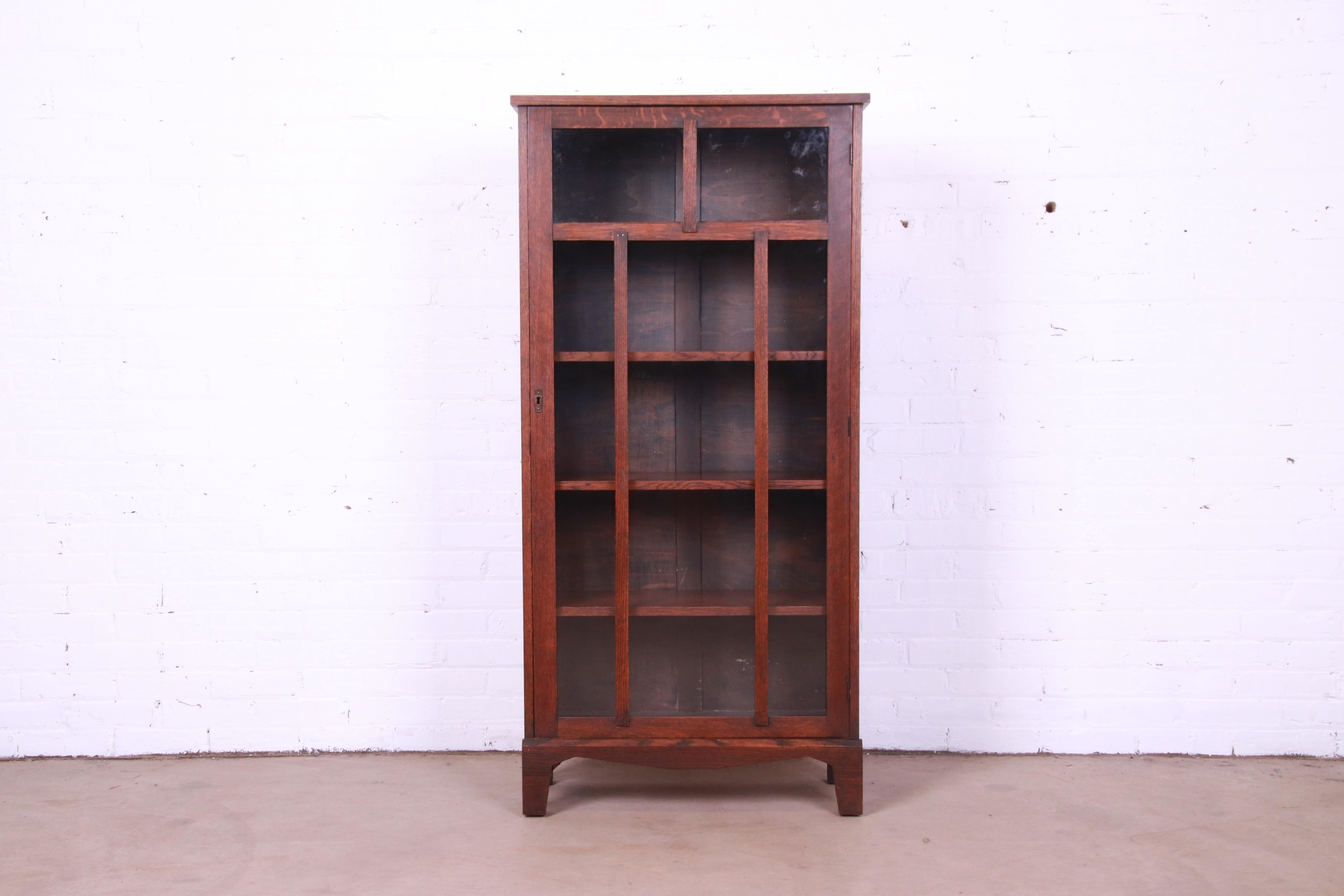 American Antique Arts and Crafts Oak Bookcase Cabinet, Circa 1900