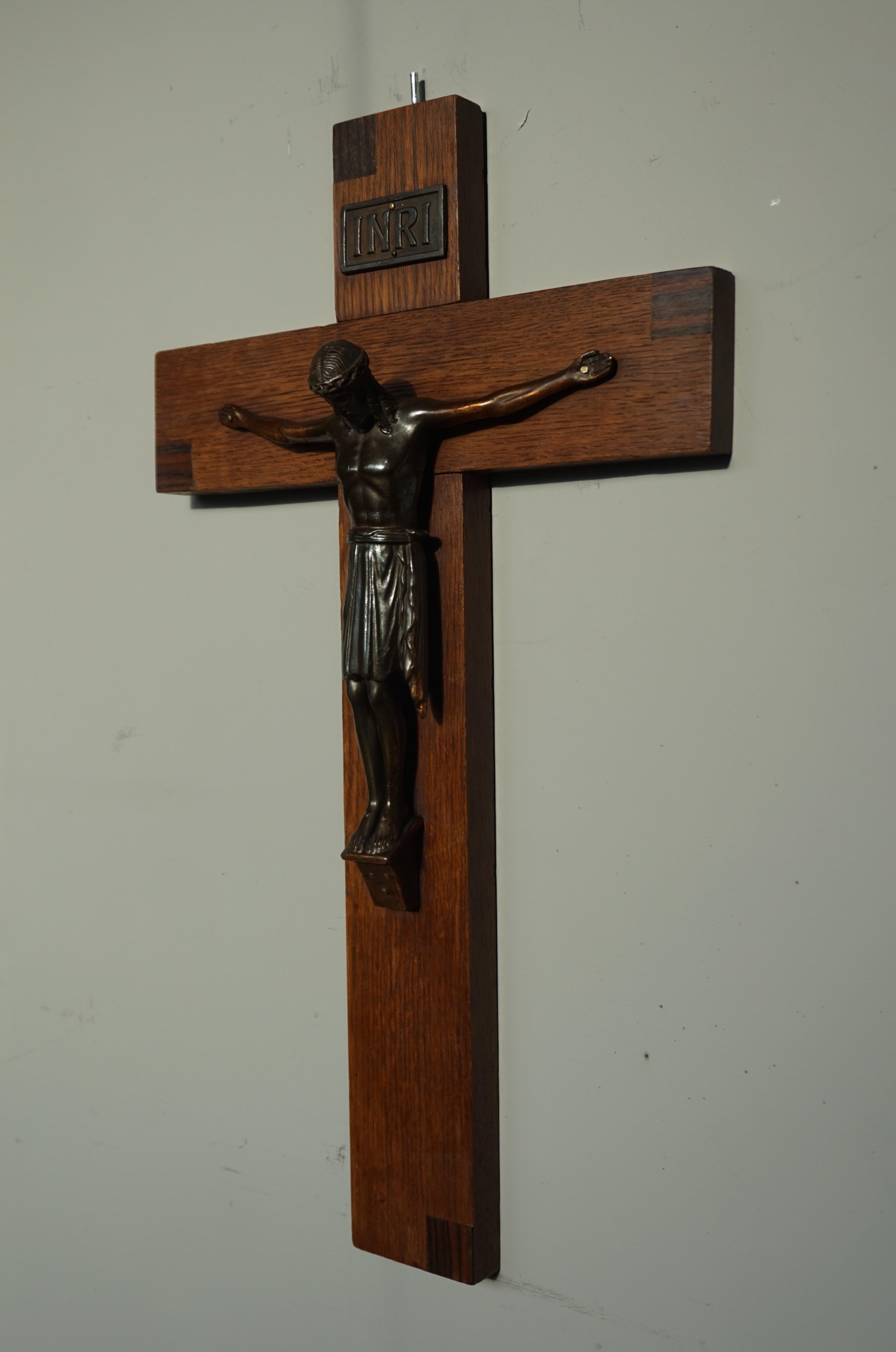 Antique Arts & Crafts Oak Cross and Bronzed Metal Corpus of Christ Crucifix For Sale 2