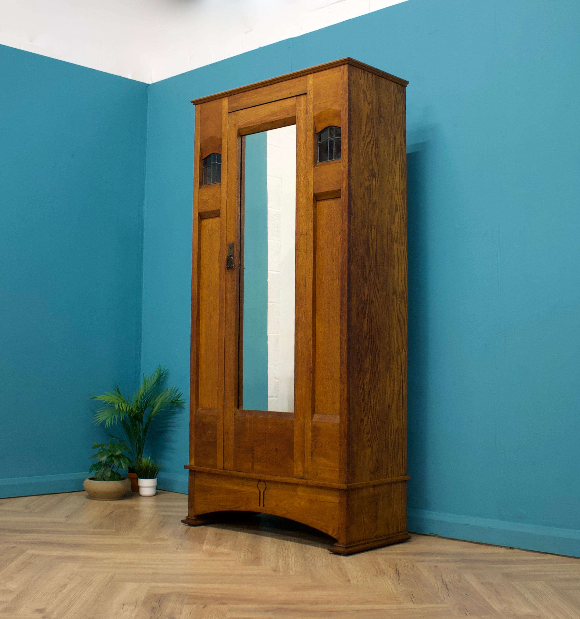Antique Arts and Crafts Oak Hall Robe Cupboard, 1900s In Good Condition In South Shields, GB