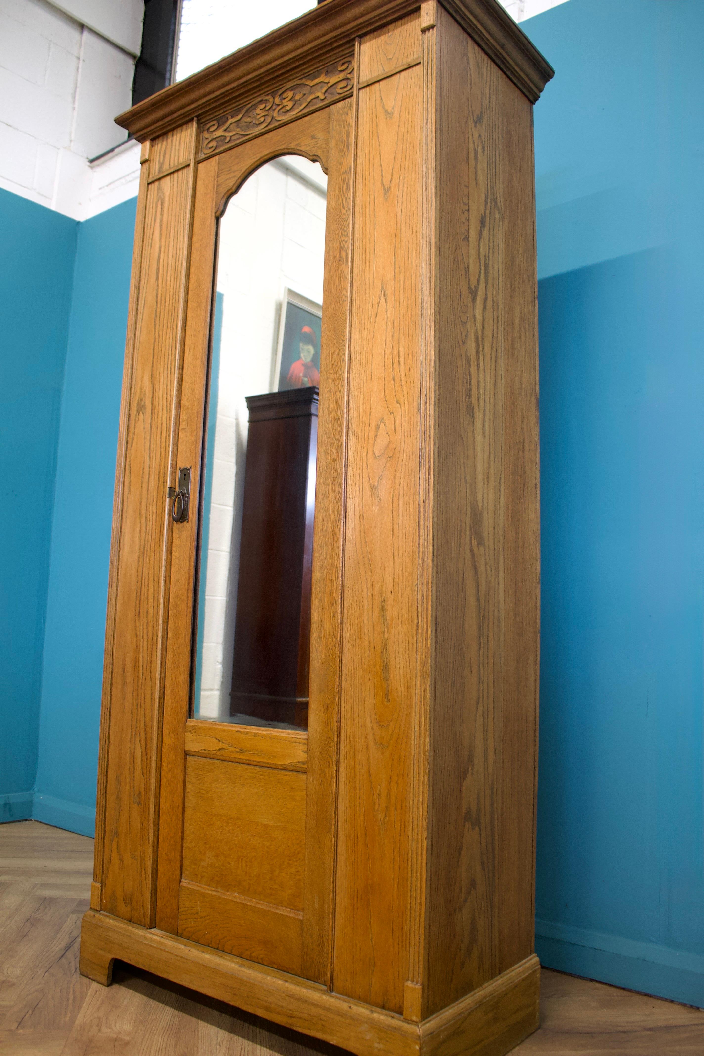 Antico armadio per accappatoio in Oak A. Hall, 1900 In condizioni buone in vendita a South Shields, GB