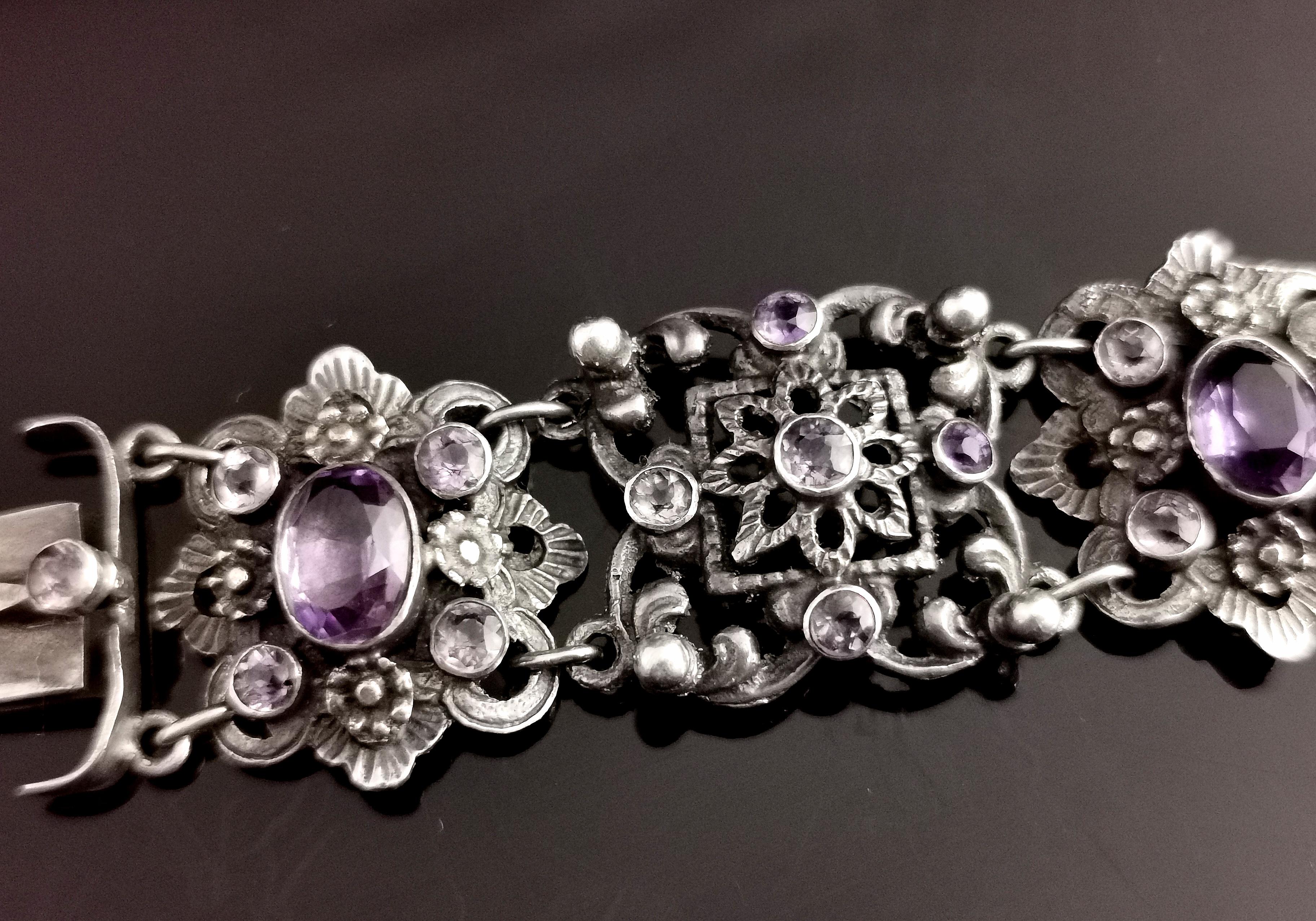 Antique Arts & Crafts Silver and Amethyst Bracelet  In Fair Condition In NEWARK, GB