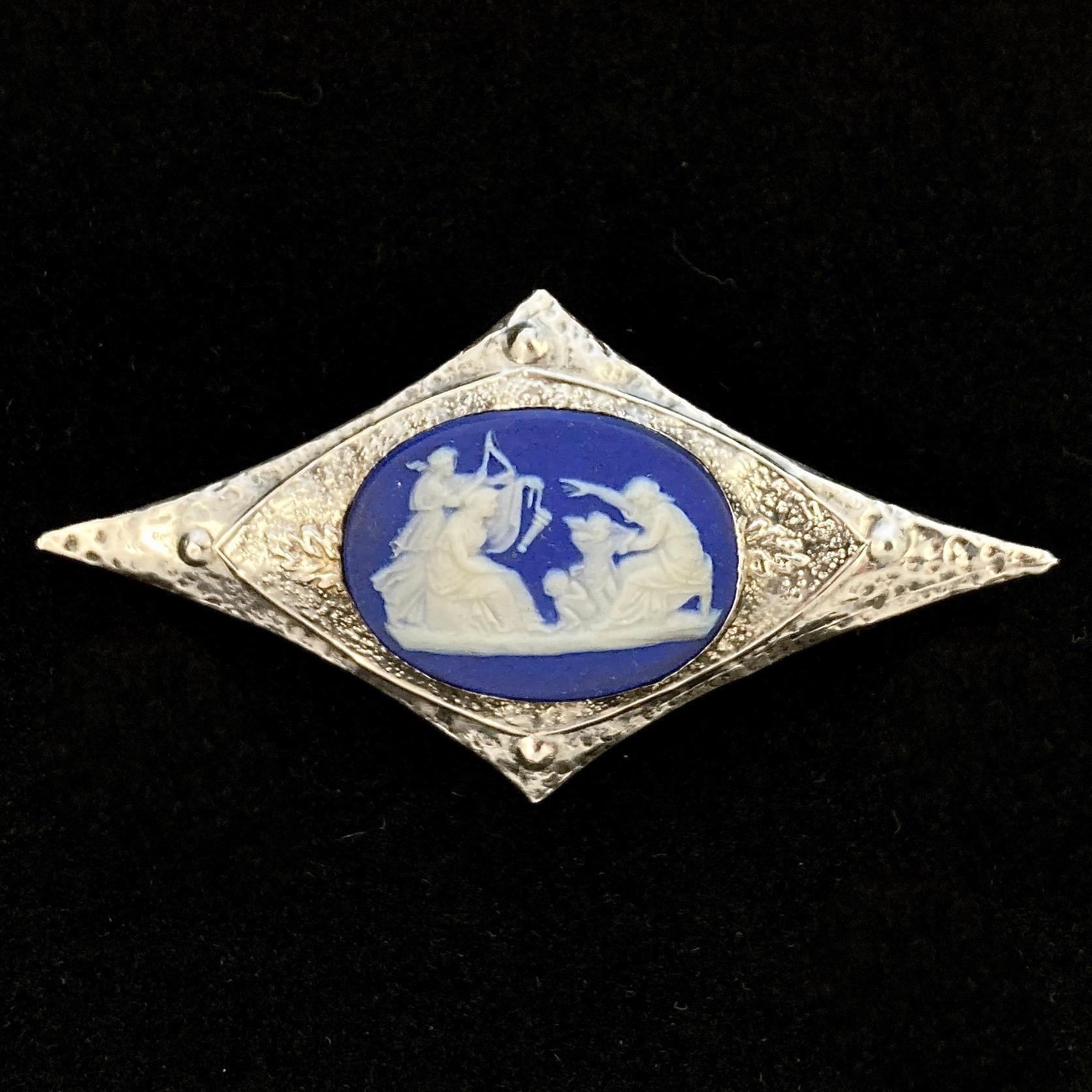 Antique Arts and Crafts Silver Front Brooch with Blue Cameo circa 1910 For Sale 3