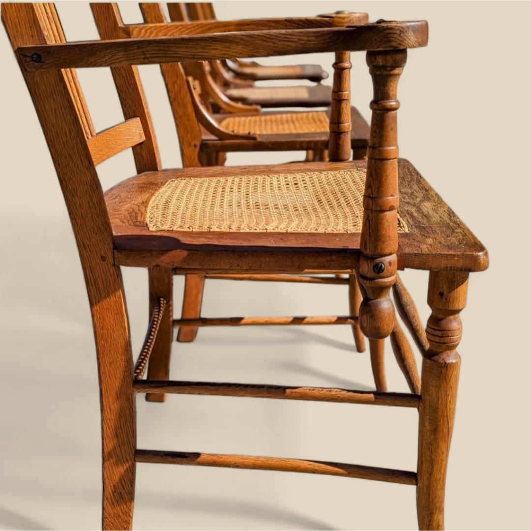 Antike Arts and Crafts Tiger Eiche Esszimmerstühle, Satz von 4 im Zustand „Gut“ im Angebot in Rancho Cucamonga, CA