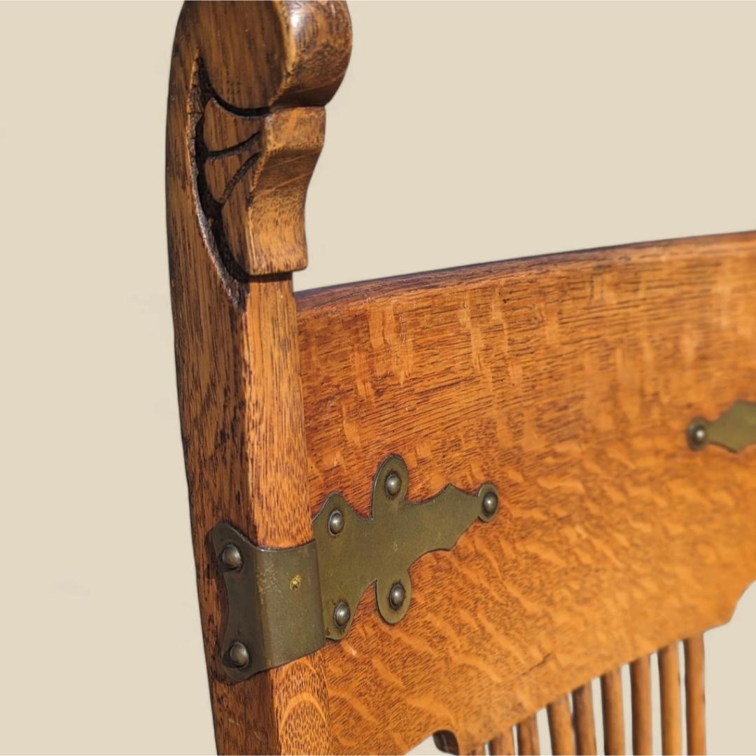 Antike Arts and Crafts Tiger Eiche Esszimmerstühle, Satz von 4 (20. Jahrhundert) im Angebot