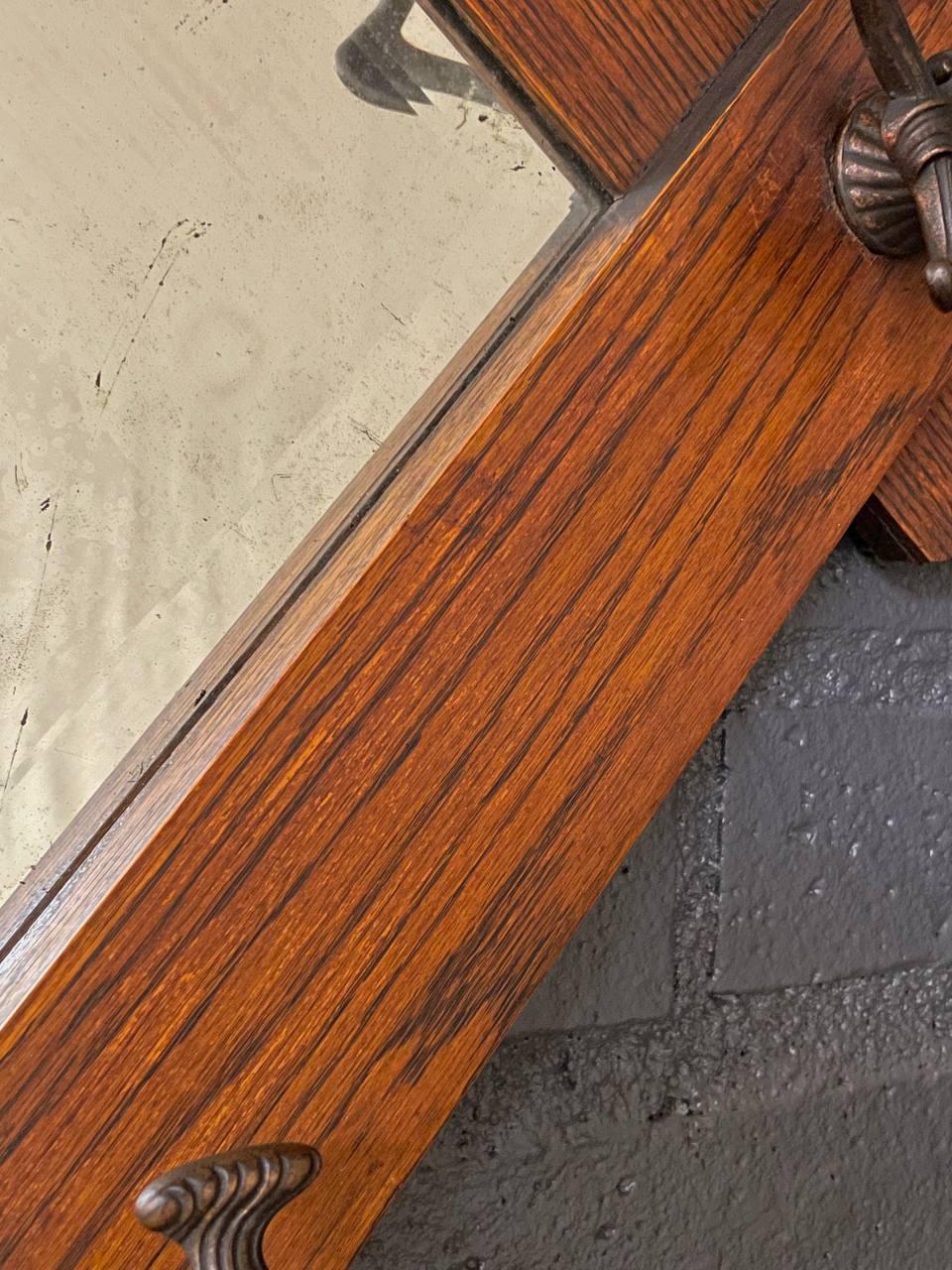 Antique Mission Arts & Crafts Oak Coat Hanger Wall Mirror en vente 3