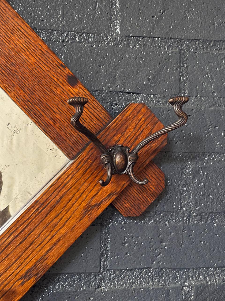 Miroir Antique Mission Arts & Crafts Oak Coat Hanger Wall Mirror en vente