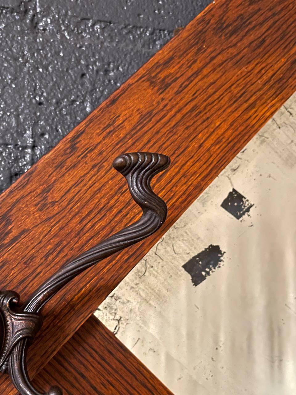 Antique Mission Arts & Crafts Oak Coat Hanger Wall Mirror en vente 2