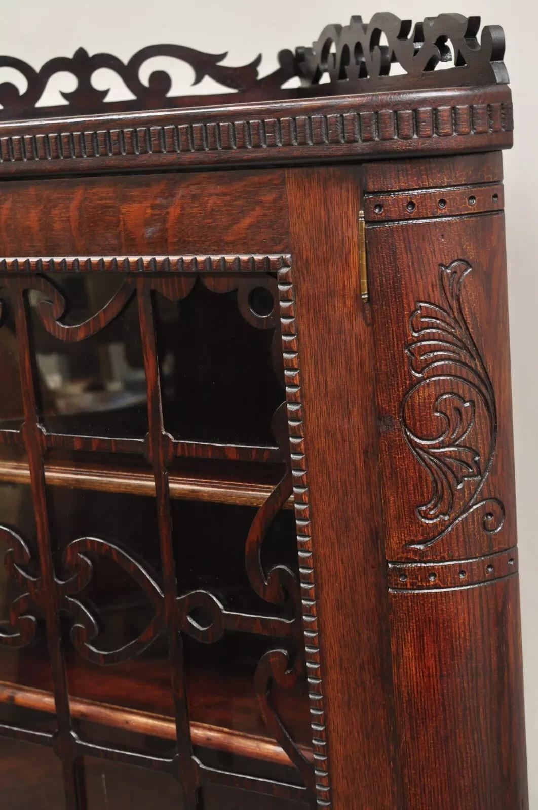 Antique Arts & Craft Oak Wood Glass One Door Fretwork Corner China Cabinet Curio In Good Condition For Sale In Philadelphia, PA