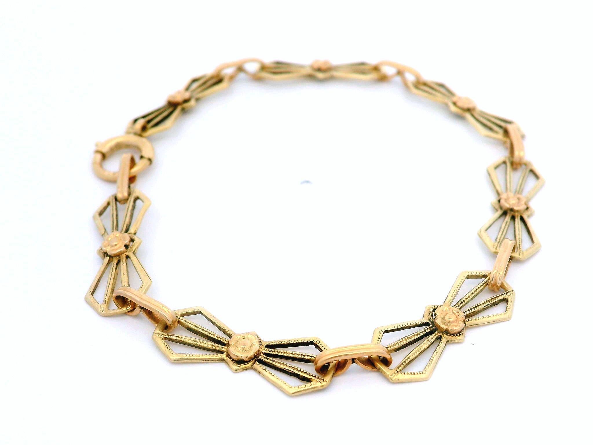 Material: 10k Green Gold - 10k Rose Gold
Weight: 4.64 Grams
Chain Length: 7
