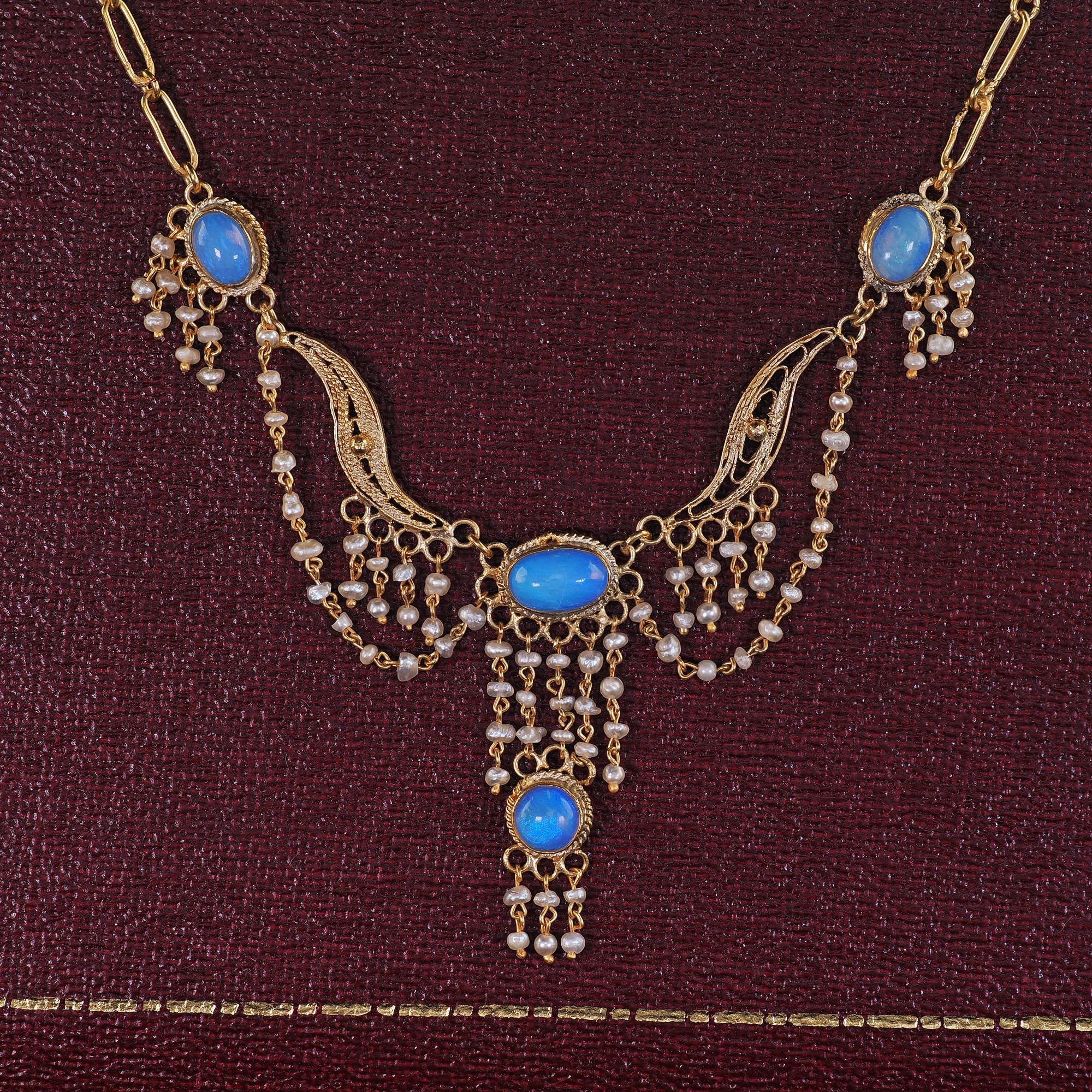 Collar antiguo Arts & Crafts de oro amarillo de 14 quilates con ópalo y perlas de collar Victoriano en venta