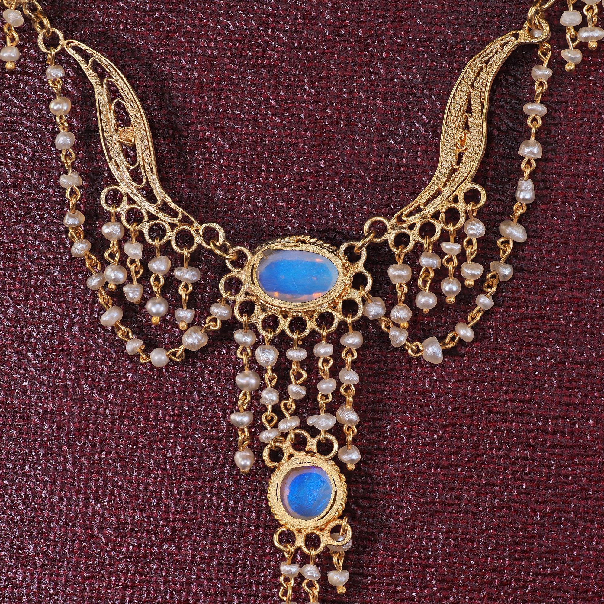 Collar antiguo Arts & Crafts de oro amarillo de 14 quilates con ópalo y perlas de collar en venta 1