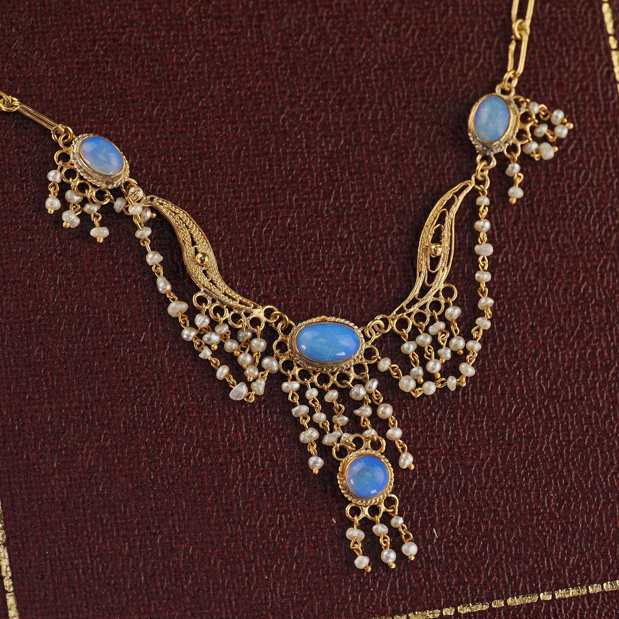 Collar antiguo Arts & Crafts de oro amarillo de 14 quilates con ópalo y perlas de collar en venta 3