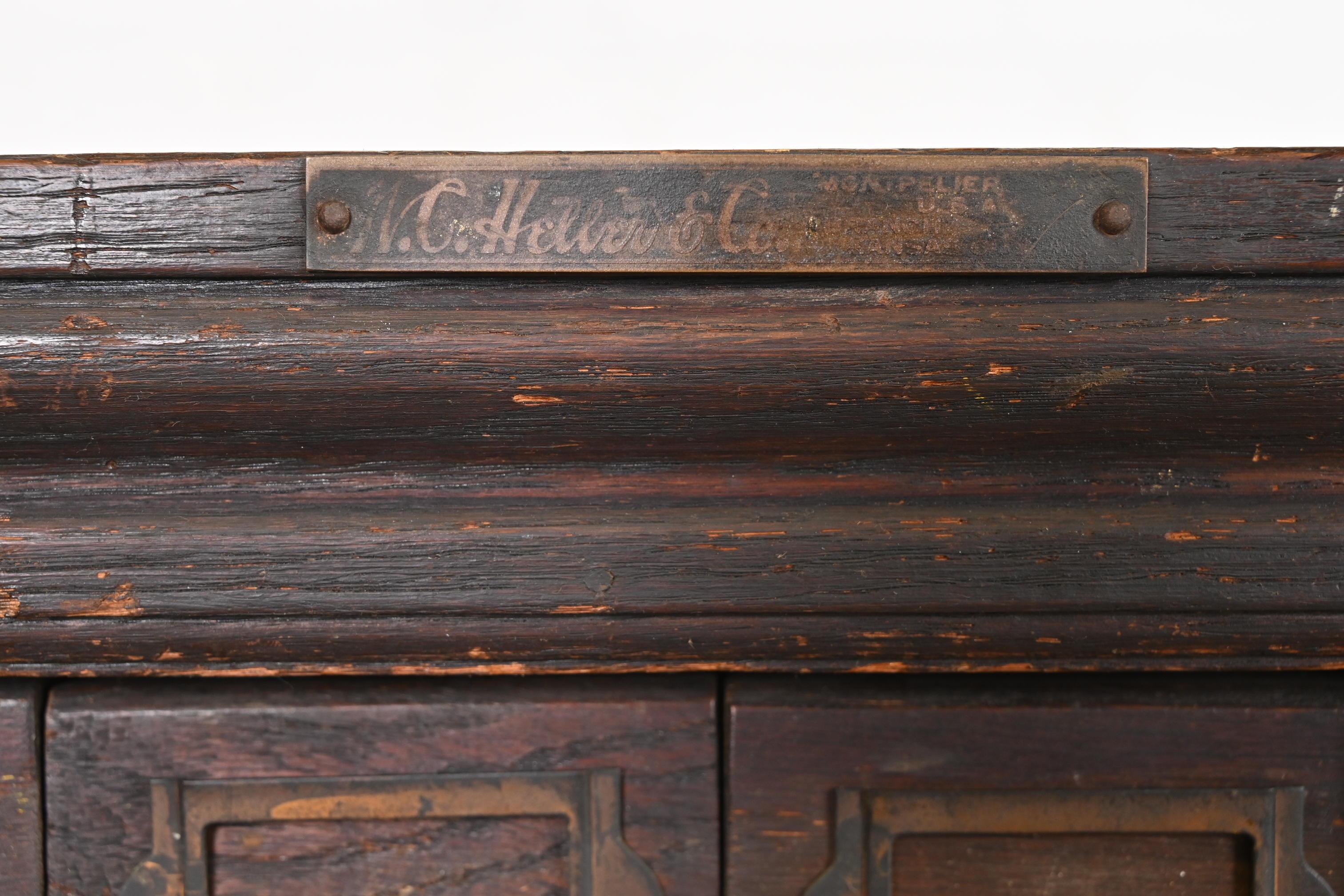 Ancienne armoire à cartes ou meuble de rangement industriel Arts & Crafts à 54 tiroirs en vente 5