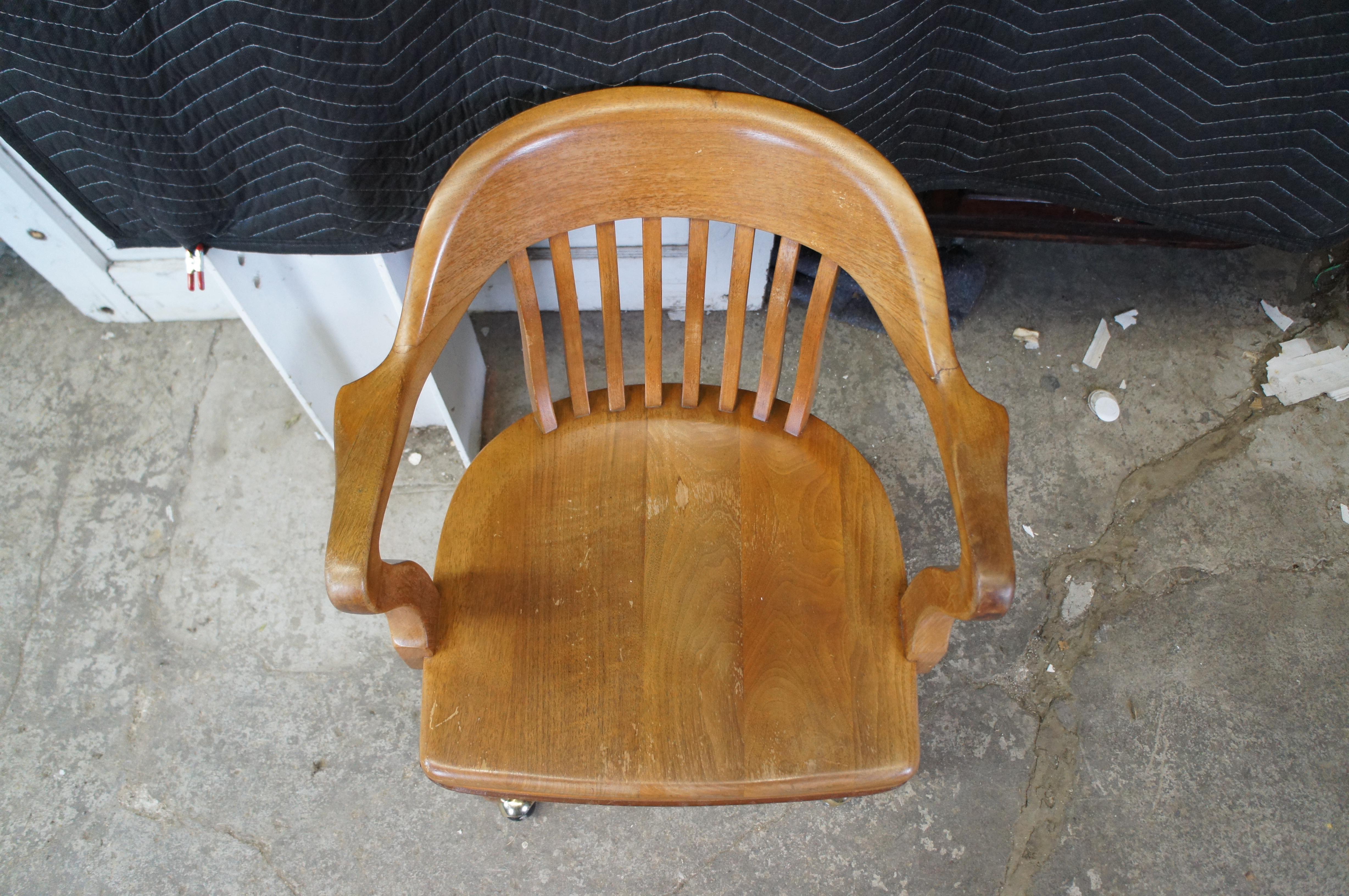 Antique Arts & Crafts American Walnut Bankers Office Swivel Desk Arm Chair Rolls In Good Condition In Dayton, OH