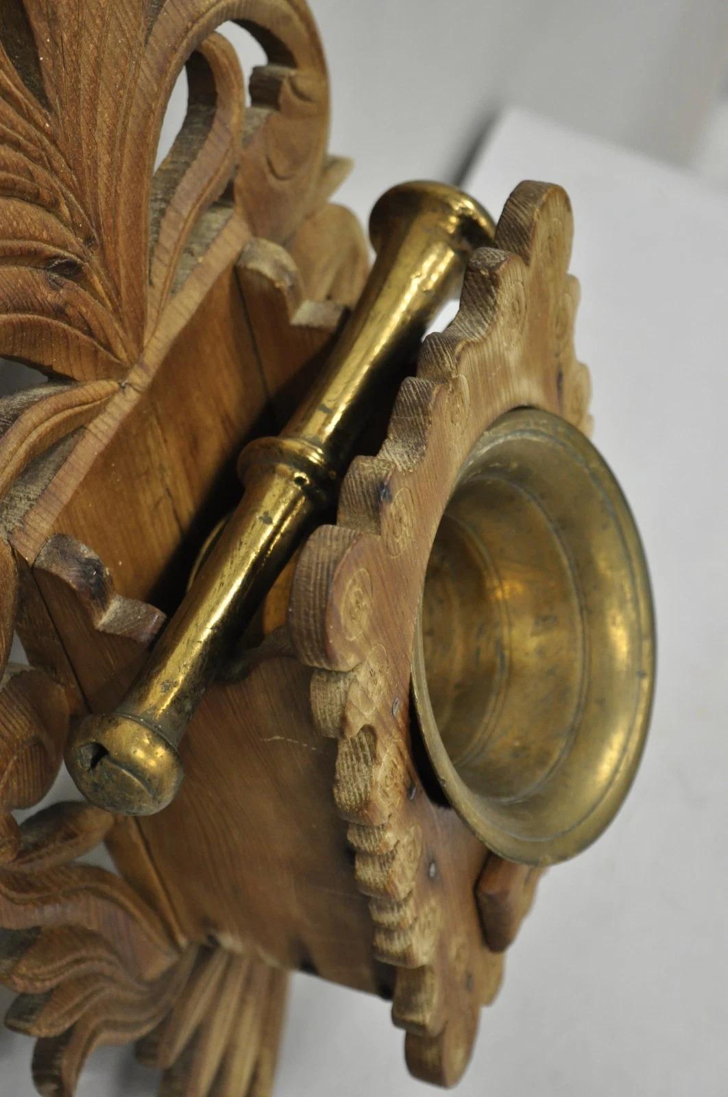 XIXe siècle Mortier et pilon en laiton d'apothicaire ancien Arts & Crafts Wood Carved Wall Mounting Brass Mortar & Pestle en vente