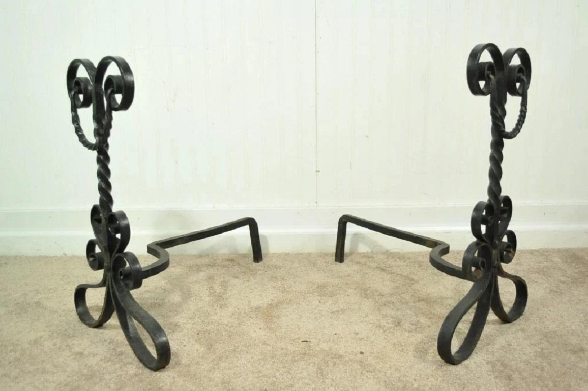 Paire de chenets anciens en fer forgé noir à volutes Arte Antiques & Crafts Art Nouveau Bon état - En vente à Philadelphia, PA