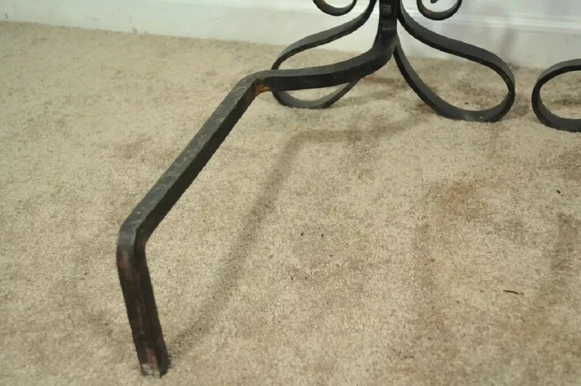 Paire de chenets anciens en fer forgé noir à volutes Arte Antiques & Crafts Art Nouveau en vente 1