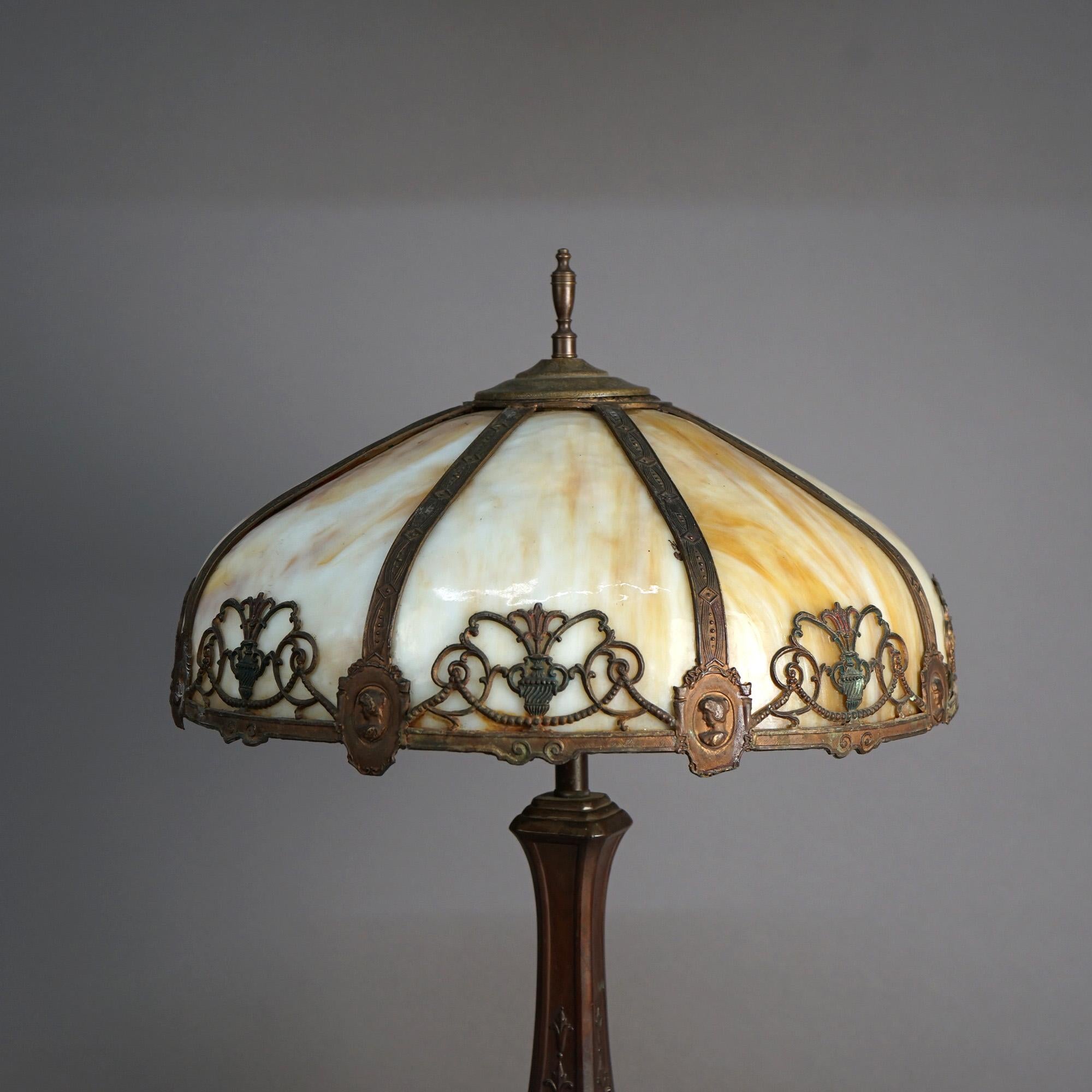 Lampe de bureau ancienne en verre de l'école Bradley & Hubbard Arts & Crafts, vers 1920 Bon état à Big Flats, NY