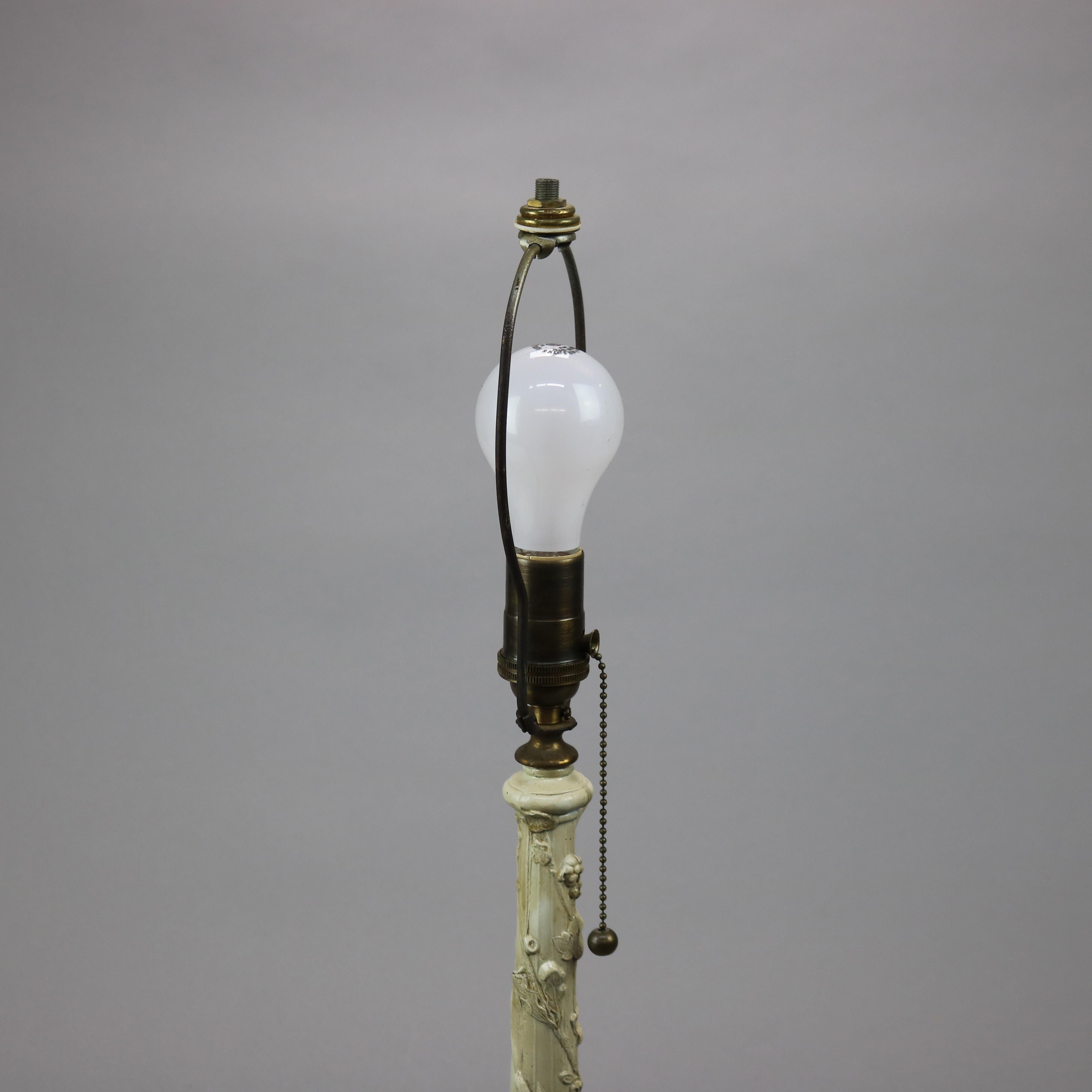 Verre de laitier Lampe de bureau ancienne en verre de l'école Bradley &amp; Hubbard Arts &amp; Crafts, datant d'environ 1920 en vente