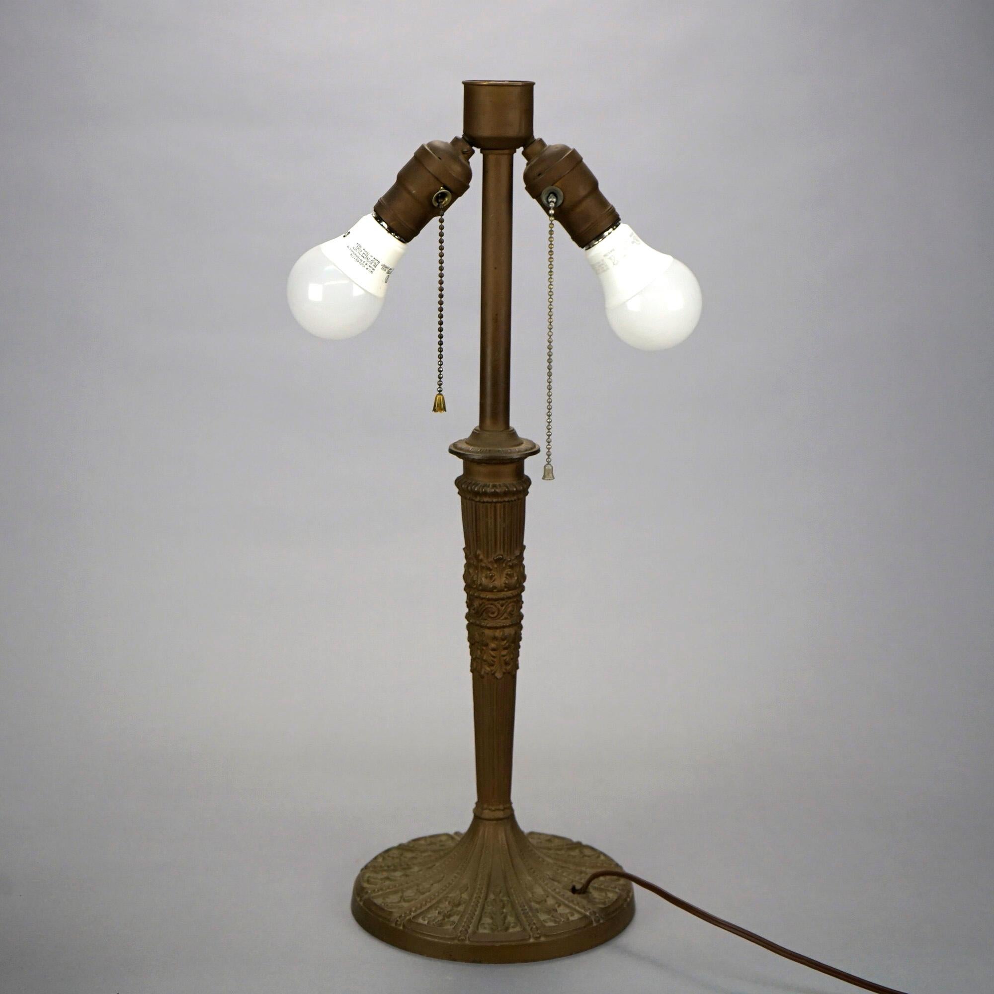 Ancienne lampe de bureau en verre de l'école Bradley & Hubbard Arts & Crafts, vers 1920 2