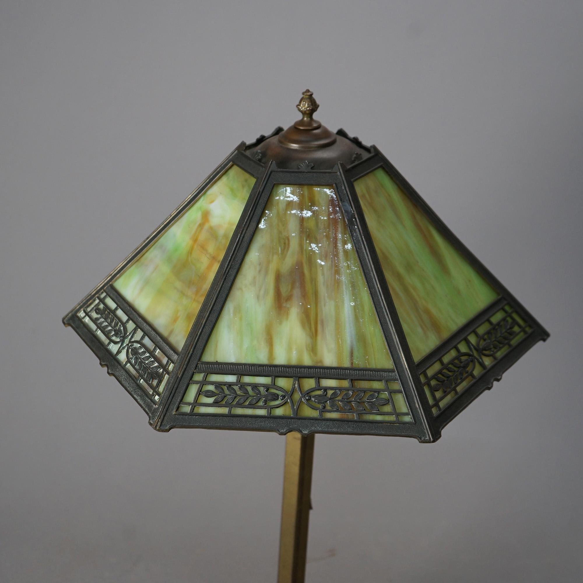 Ancienne lampe de bureau Arts & Crafts Bradley & Hubbard en verre à baldaquin, circa 1920 en vente 3