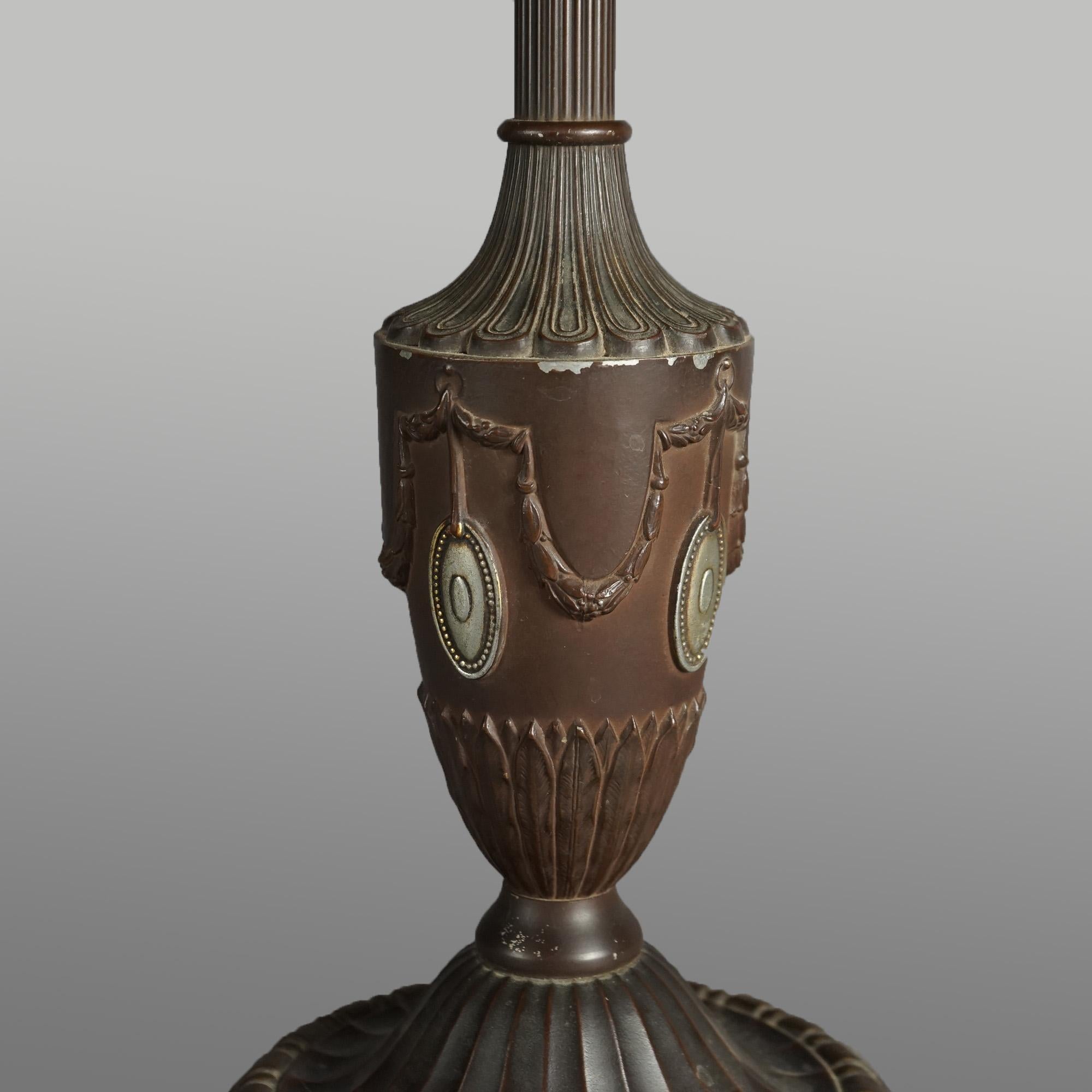 Antike Arts and Crafts-Tischlampe aus Bradley & Hubbard-Glas, um 1920 im Angebot 11