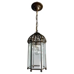 Arte Antiques Kunsthandwerks-Pendelleuchte aus Messing mit facettiertem Glas in Sechseckform