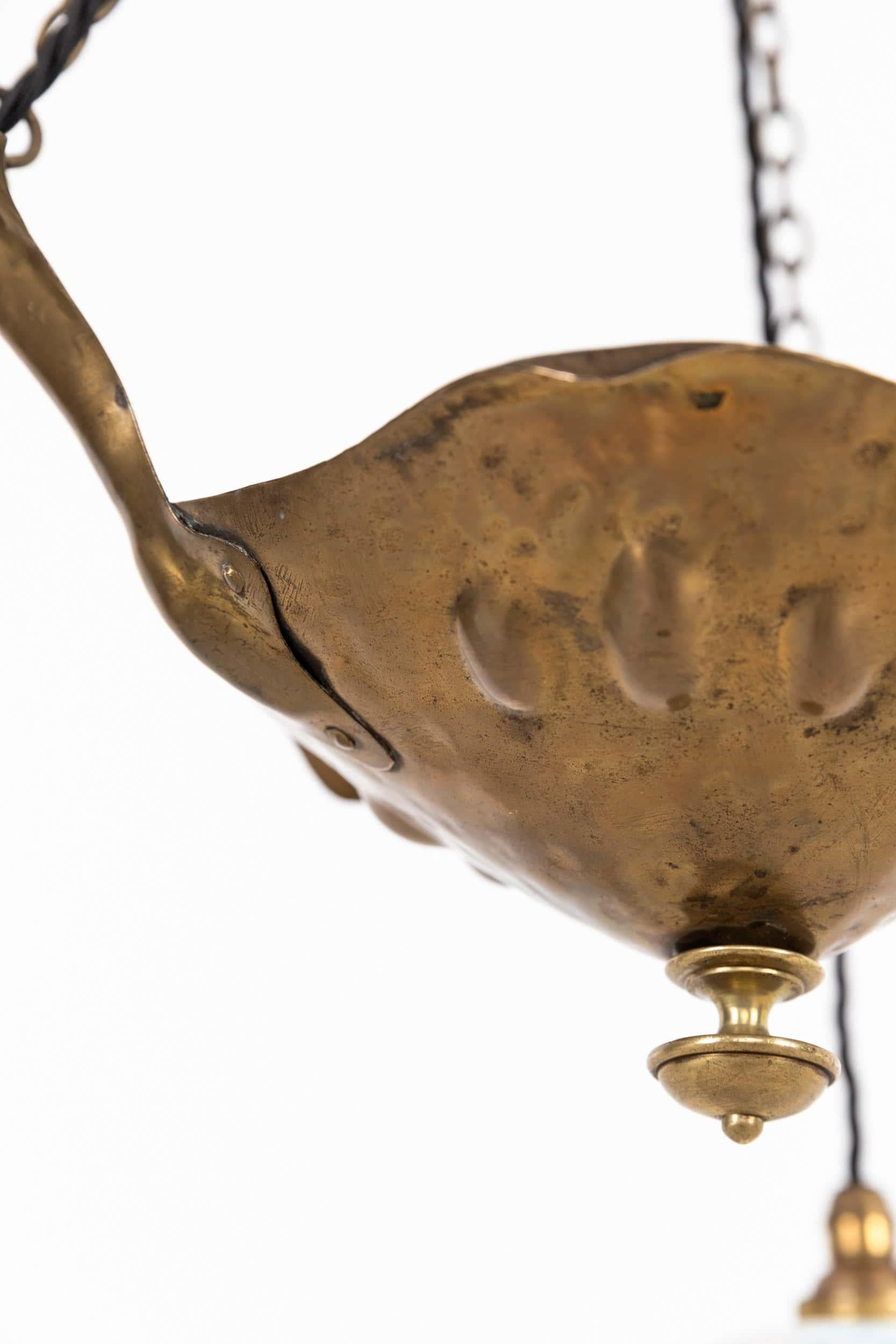 Antike Arts & Crafts Messing & Vaseline Glas Licht Kronleuchter. C.1900 (Handgefertigt) im Angebot