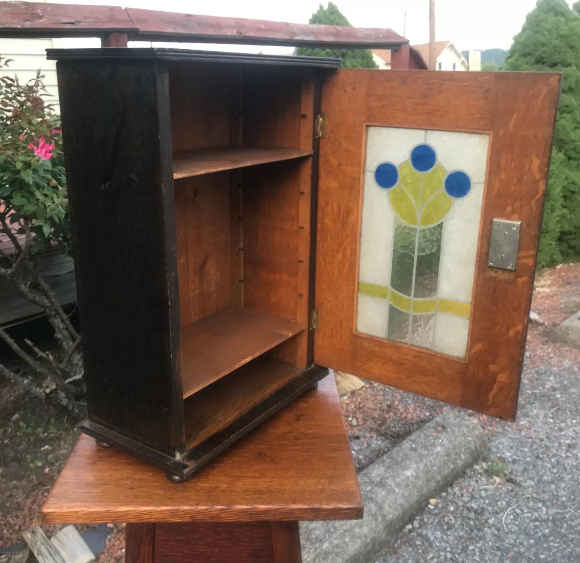 Antique Arts & Crafts Cabinet Stained Glass Stickley Era - W7057   SALE In Good Condition For Sale In Shamokin Dam, PA
