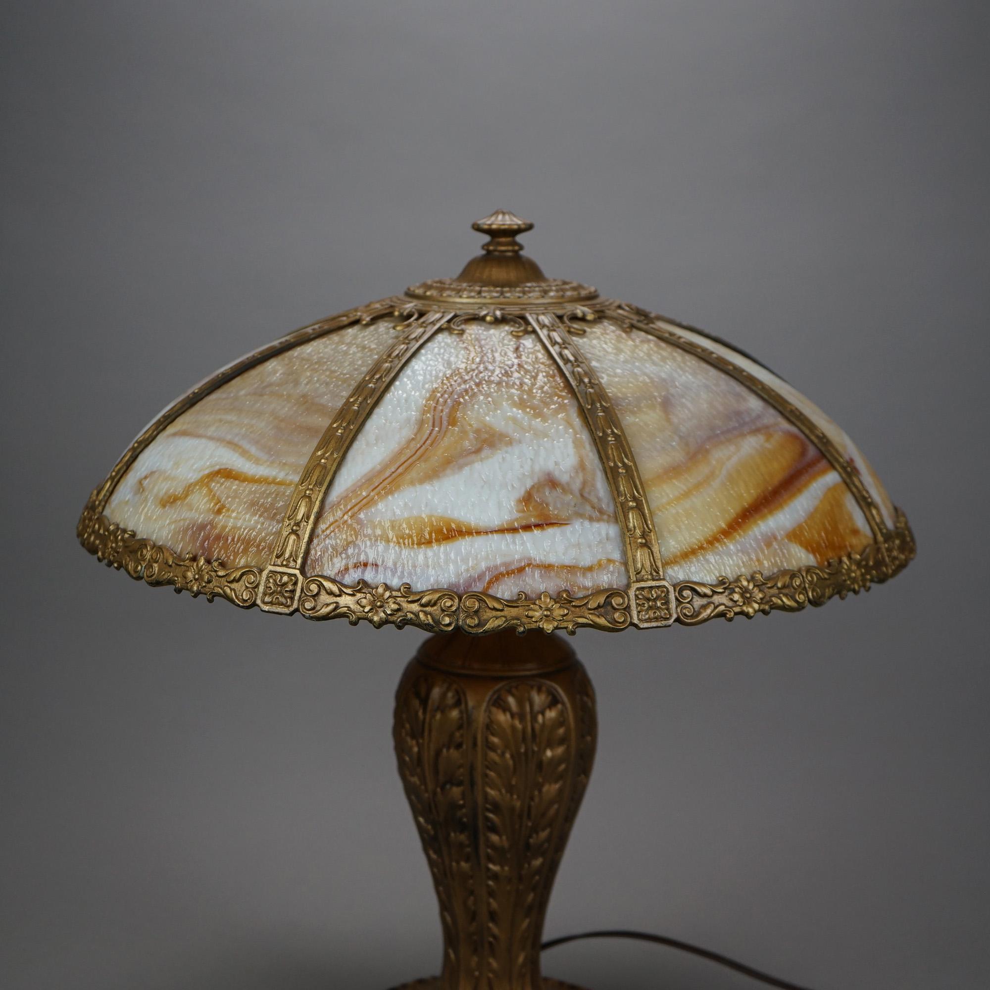 Antike Arts and Crafts-Tischlampe aus Carmel-Schlackenglas, um 1920 (amerikanisch) im Angebot