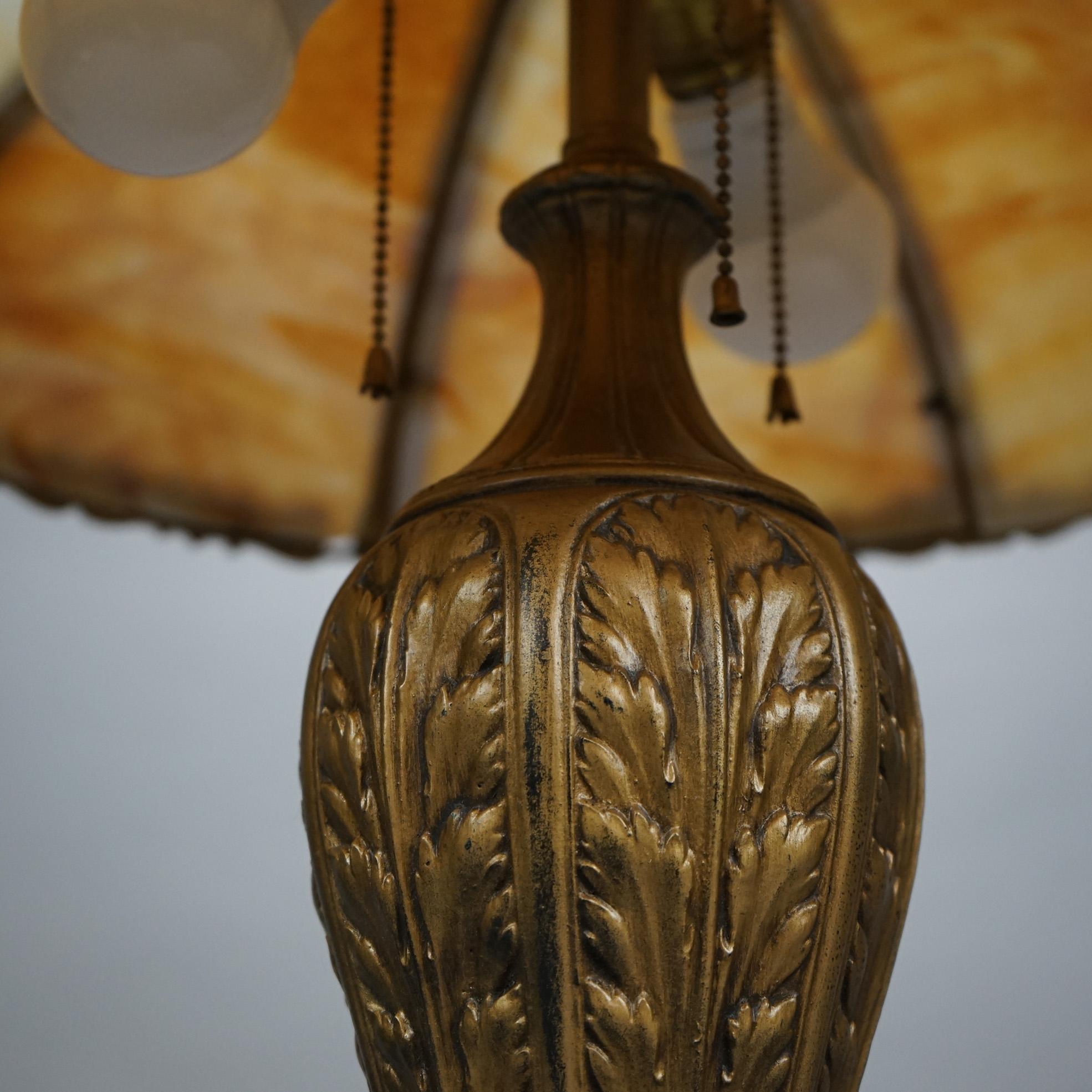 Verre de laitier Lampe de table ancienne Arts & Crafts Carmel Slag en verre, circa 1920 en vente