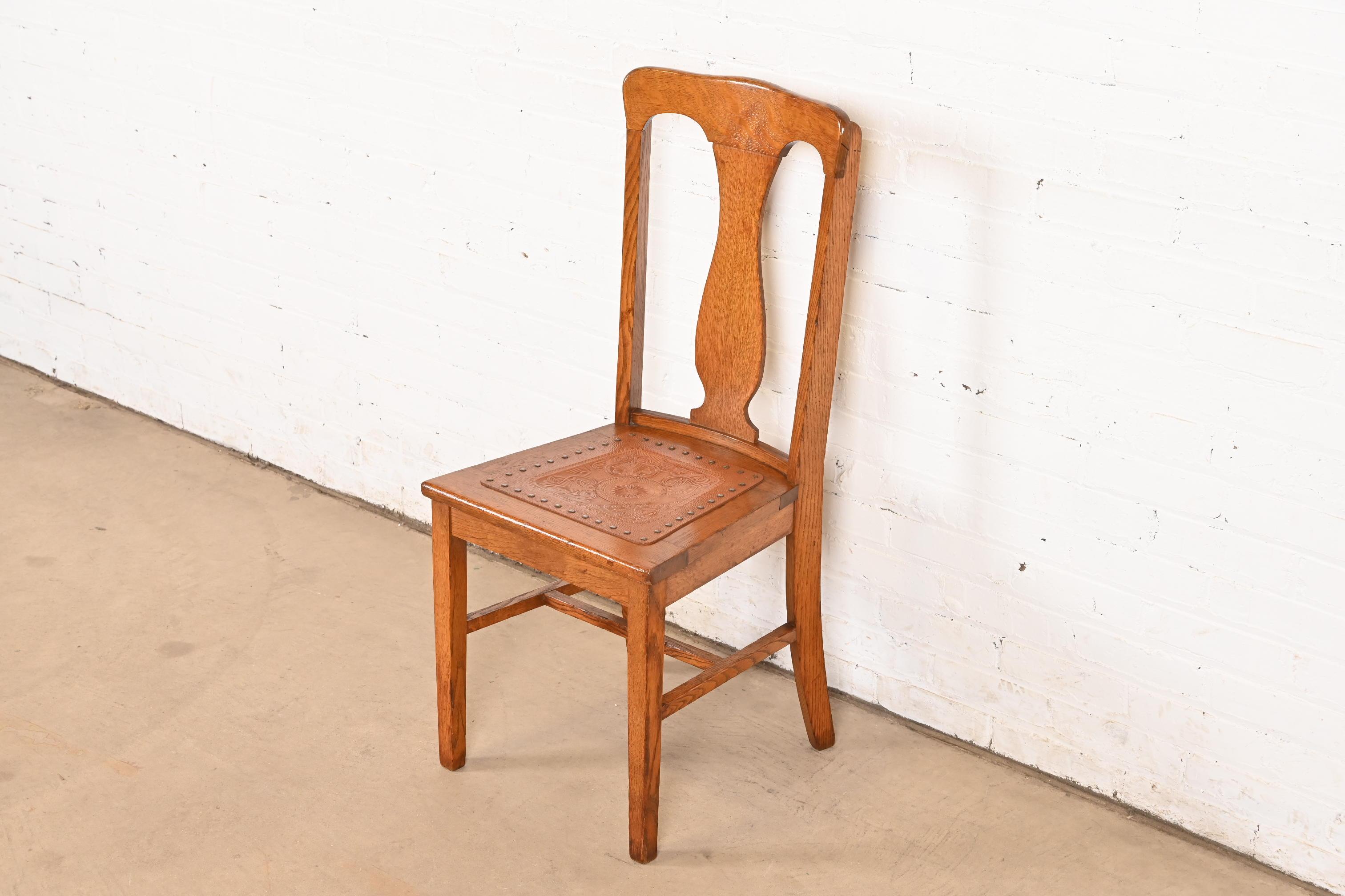 Antique Arts & Crafts Carved Oak and Leather Dining Chair, Circa 1900 In Good Condition For Sale In South Bend, IN