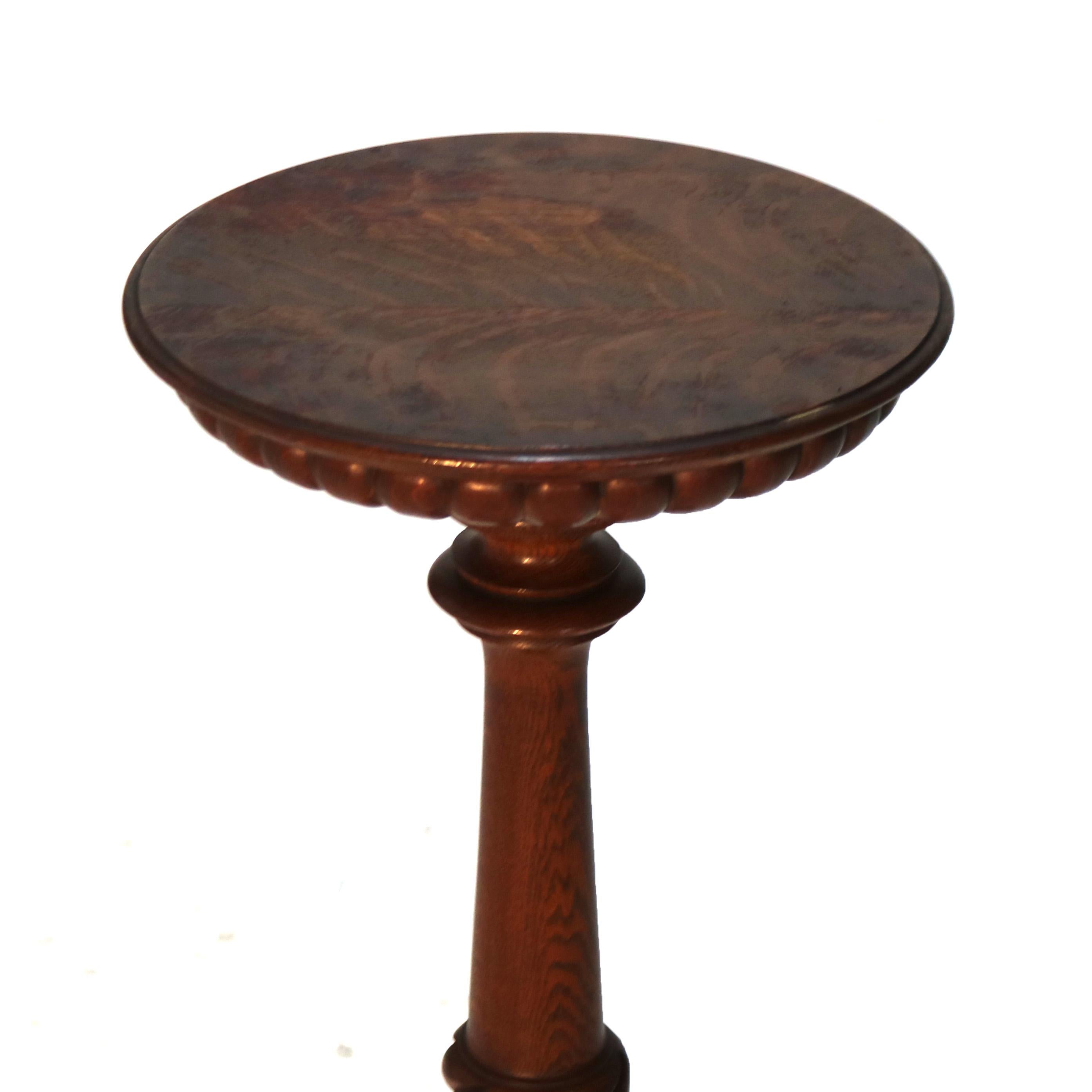 Antiguo soporte para plantas de roble tallado Arts & Crafts C1920 en Bueno estado para la venta en Big Flats, NY