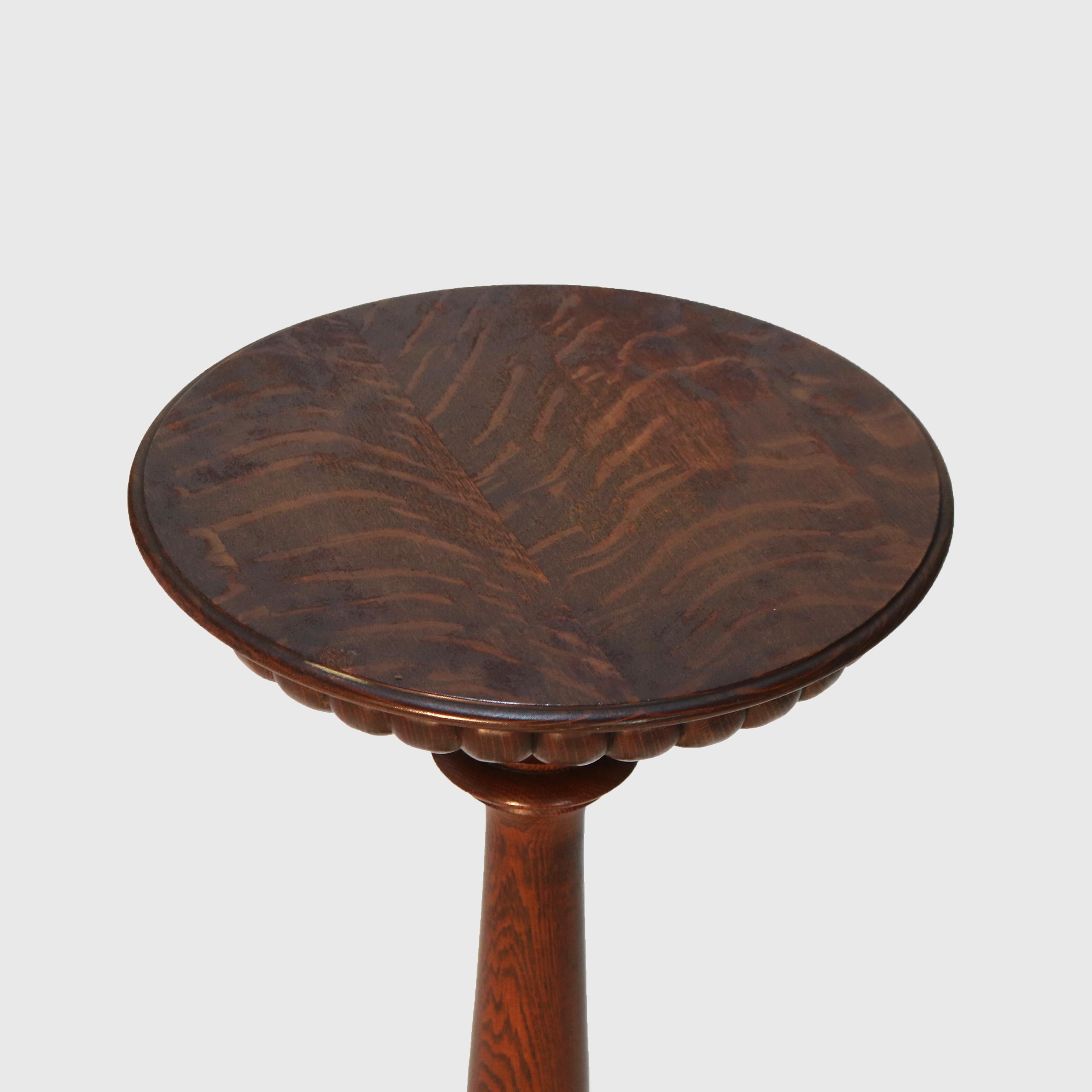 Antiguo soporte para plantas de roble tallado Arts & Crafts C1920 siglo XX en venta